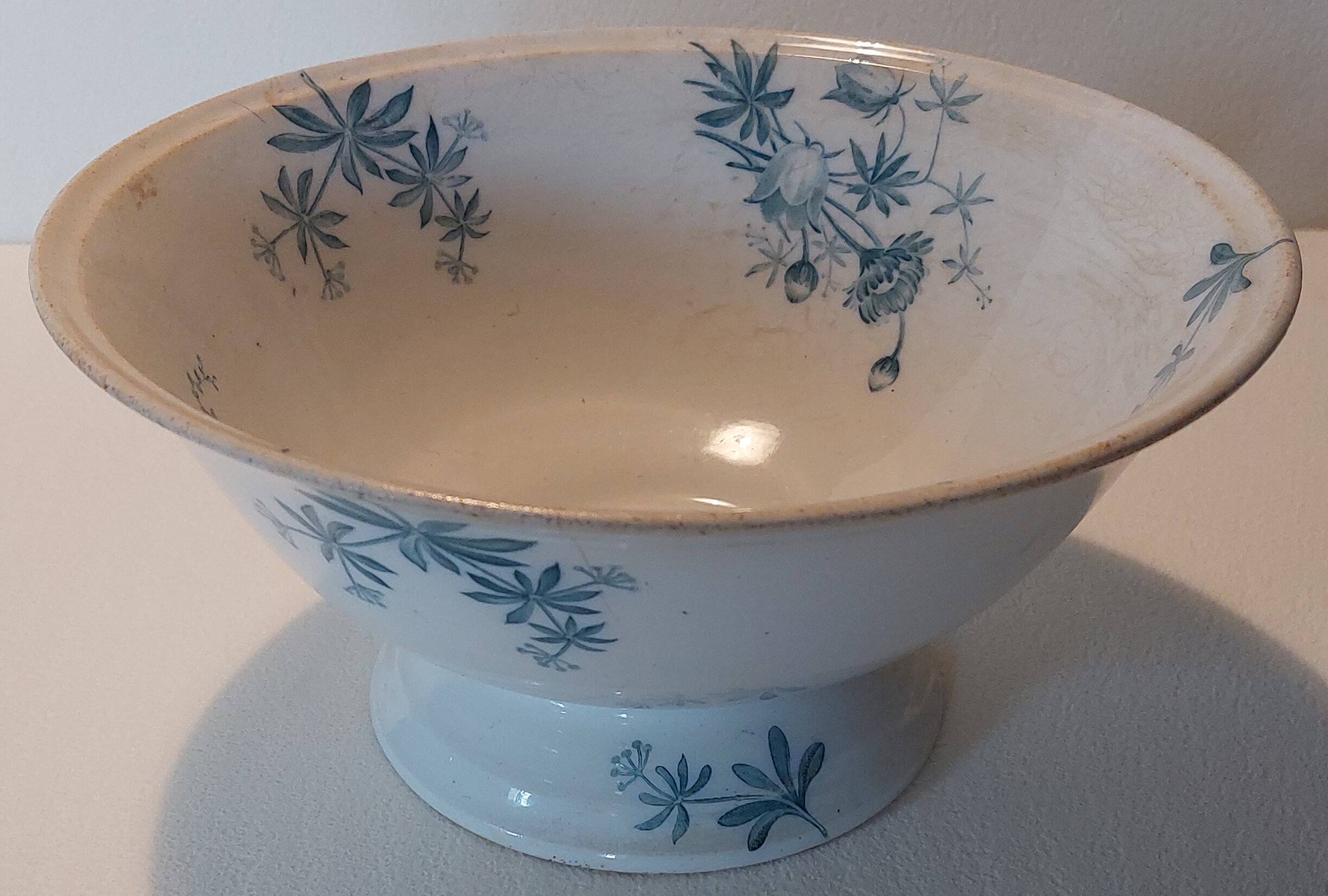 Salad bowl villeroy and boch wallerfangenx 19 century