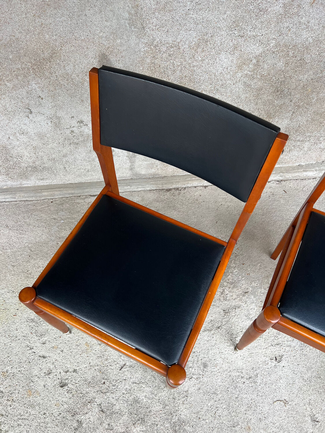 2 wooden and faux leather chairs in Scandinavian style
