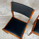 2 chaises en bois et skaï style scandinave