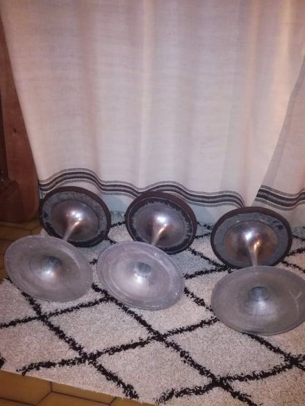 3 design stools with tulip sats