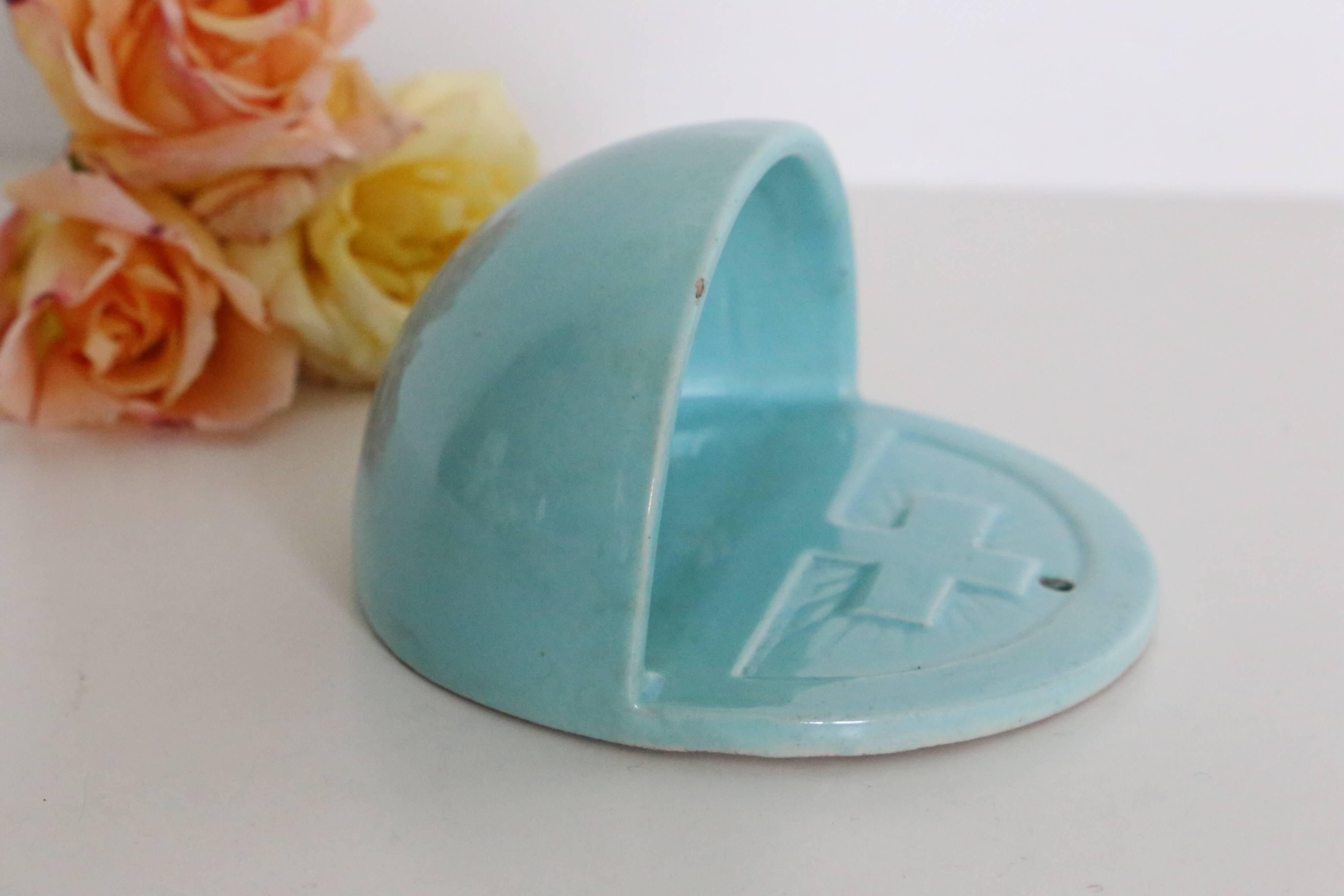 Bénitier en faïence de Desvres, 1980