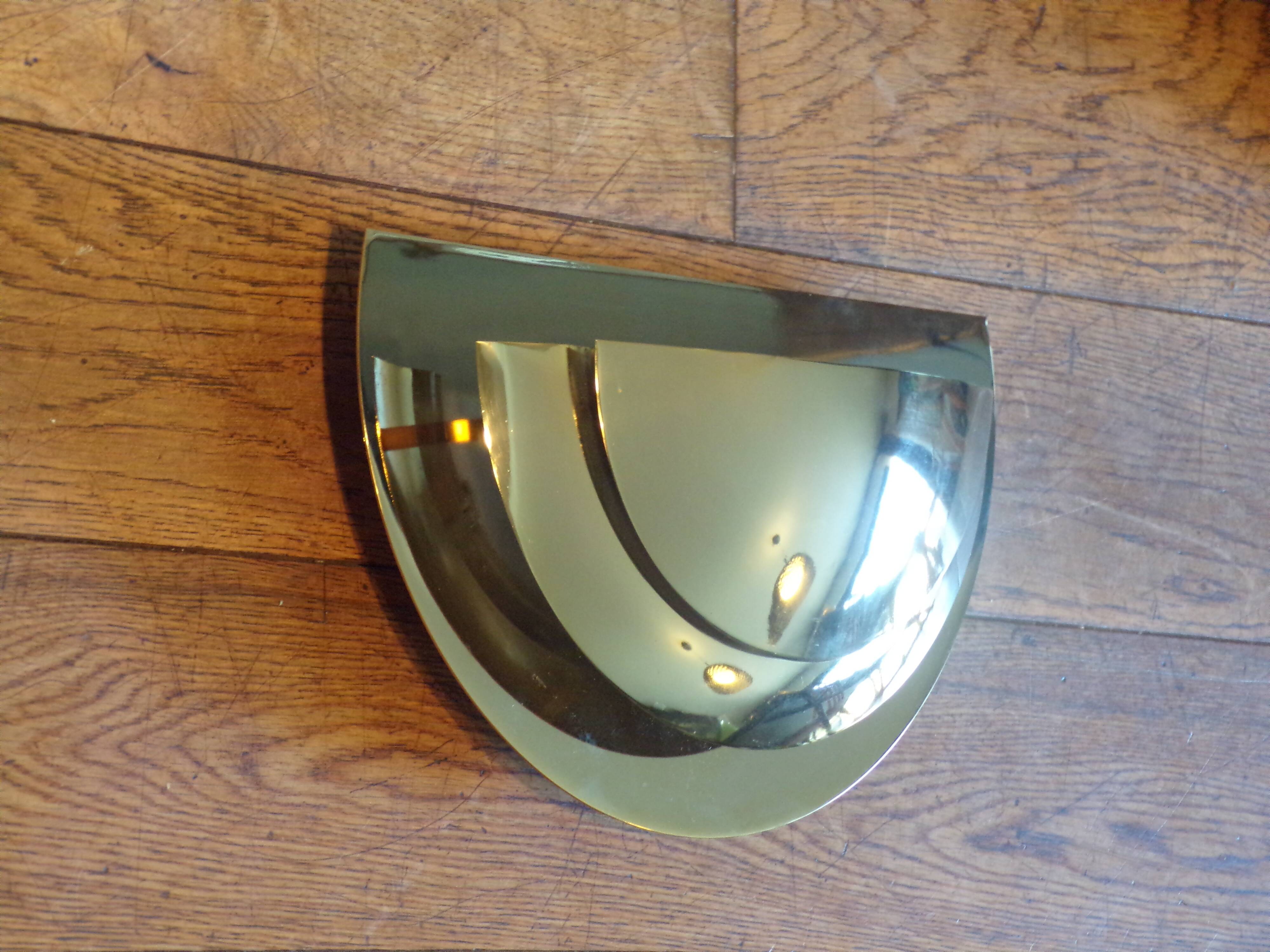 Fase gold metal wall light