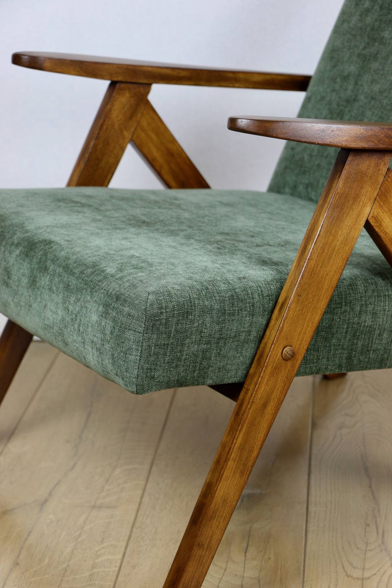 Fauteuil B-310 VAR vert olive structurel - 2 pièces disponibles