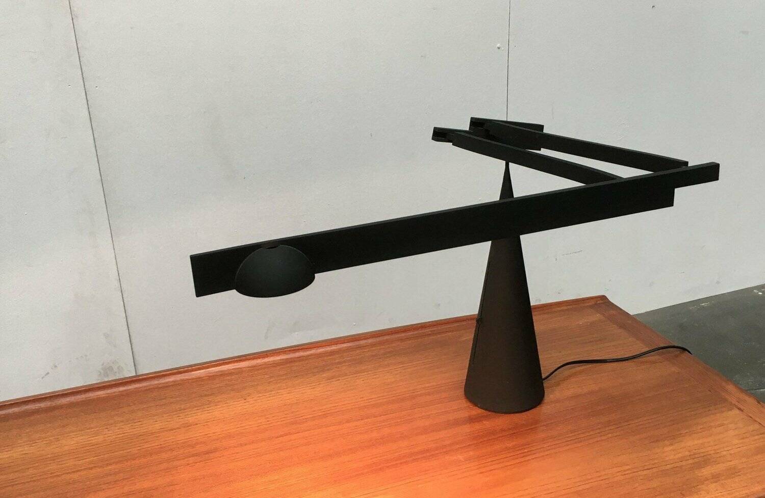 Postmodern Italian table lamp model Tabla by Mario Barbaglia and Marco Colombo for Italiana Luce, 1980s.