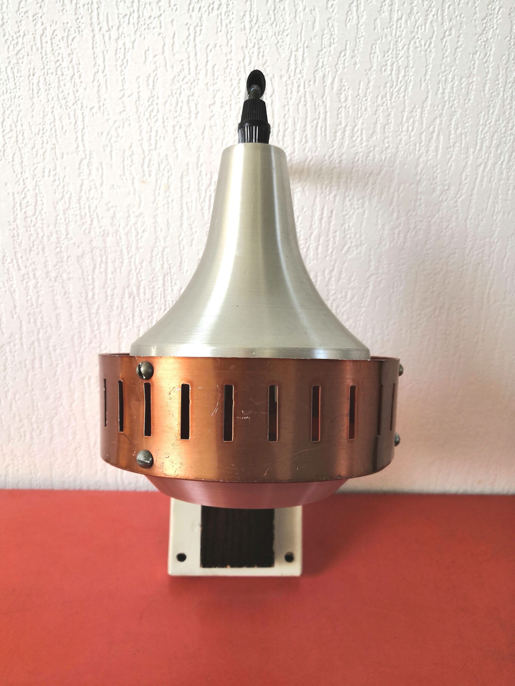 Wall lamp in aluminum and metal orange design 70s