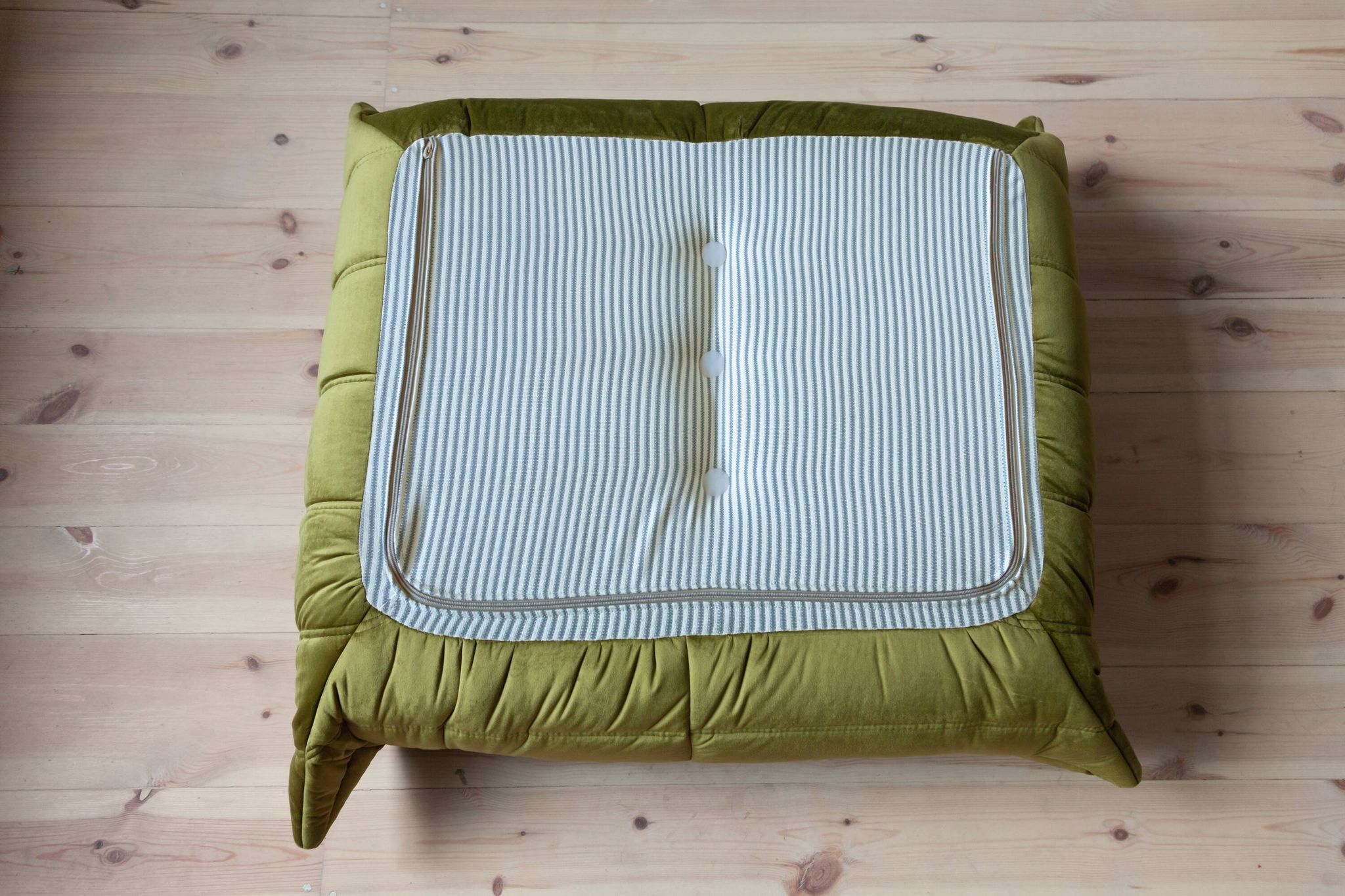 Armchair and pouffe Togo in green olive velvet model designed by Michel Ducaroy 1973
