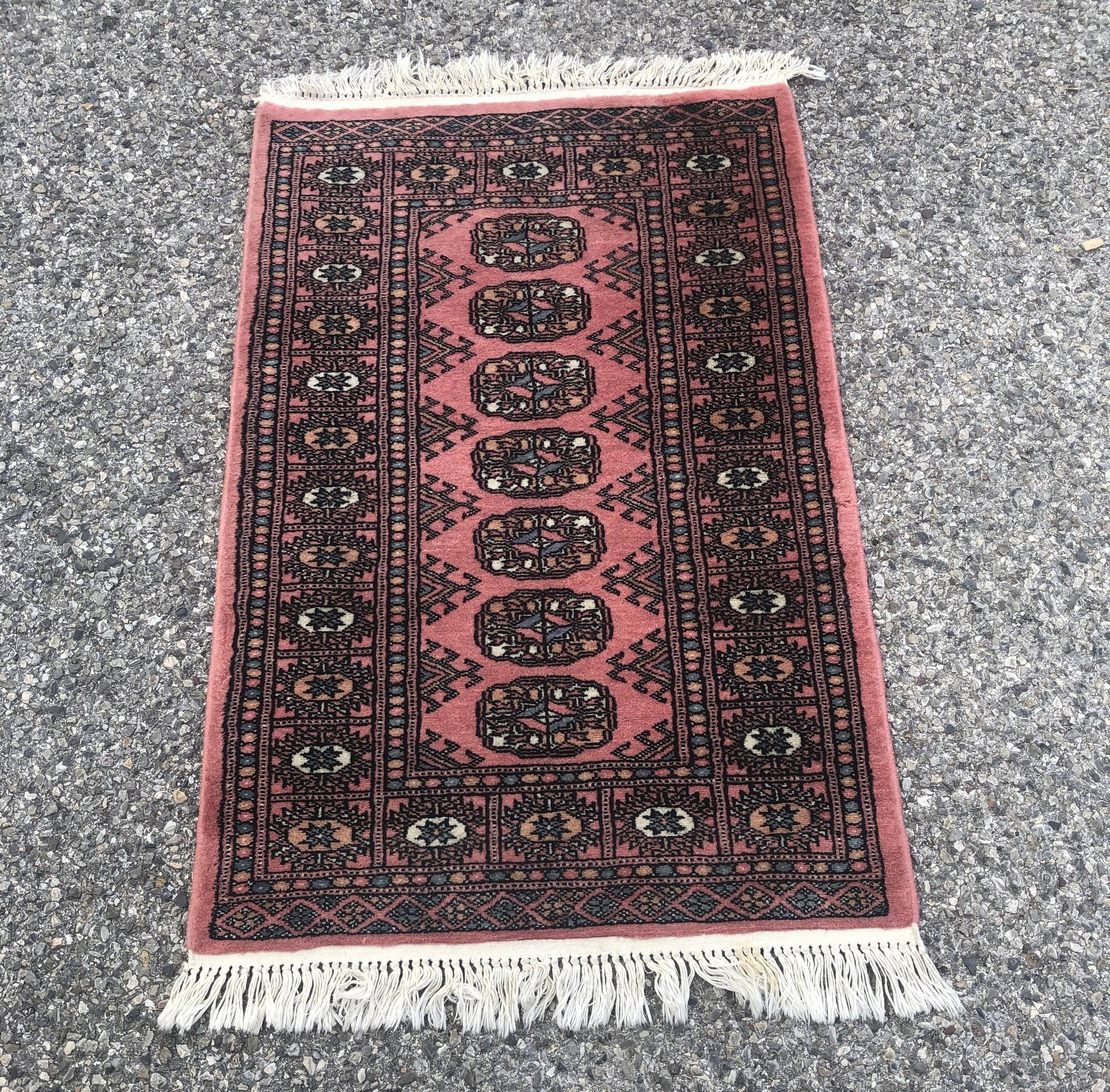Oriental carpet Pakistan : 0.65 x 1.00 meters