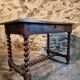 Table française en noyer avec pieds torsadés, fin du XIXe siècle