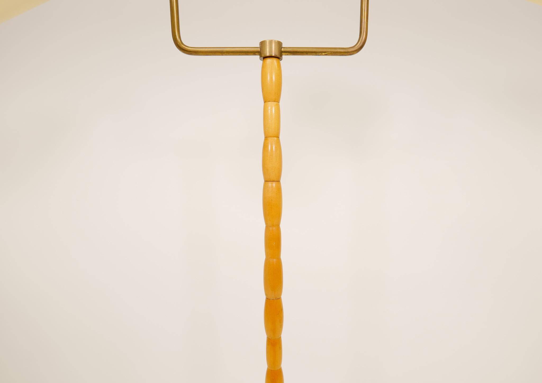 Mid-century organic floor lamp in birch and brass, Sweden, 1950s