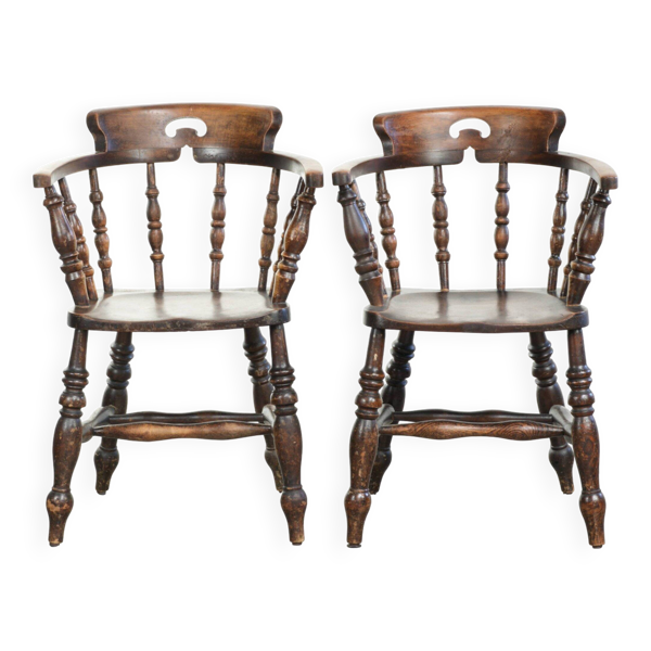 Ensemble de deux chaises de capitaine en bois anglais antiques de la fin du 19e siècle.