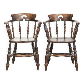Set of two wooden English antique captain chairs from the late 19th century
