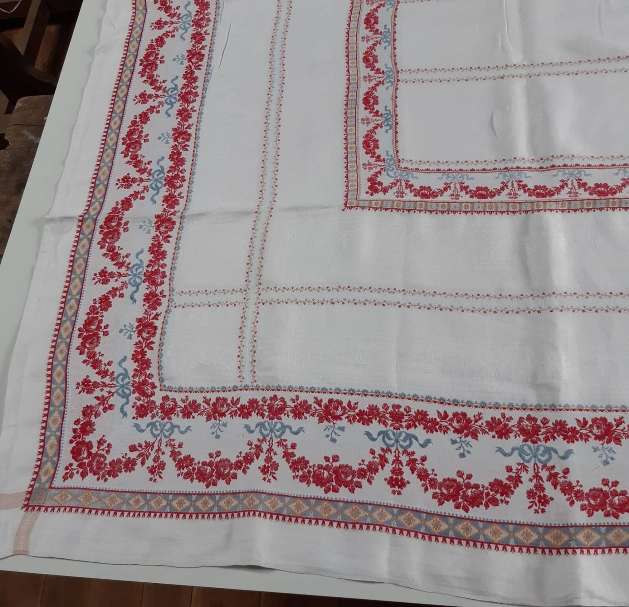 Grande nappe rouge et blanc 1m95x2m85 et ses 12 serviettes monogrammées "gf"