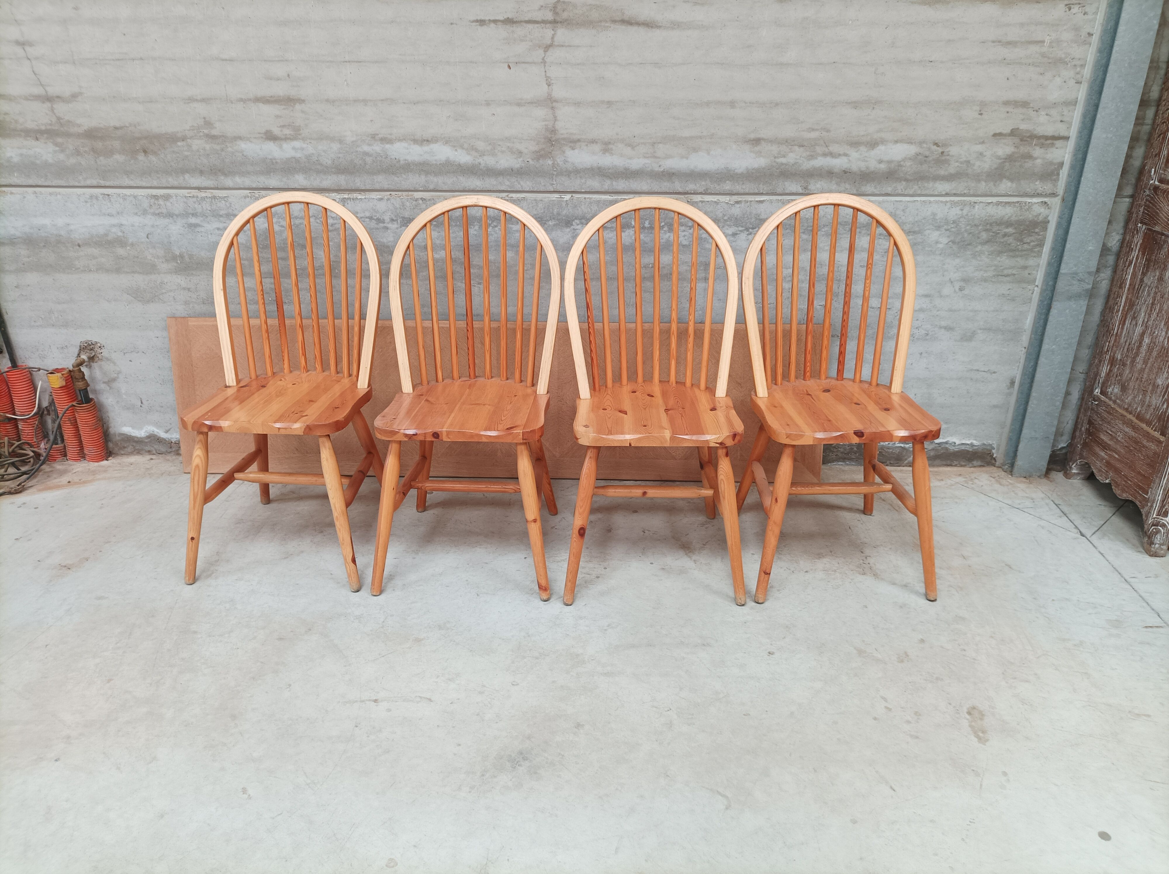 4 windsor chairs in vintage pine 1970 1980