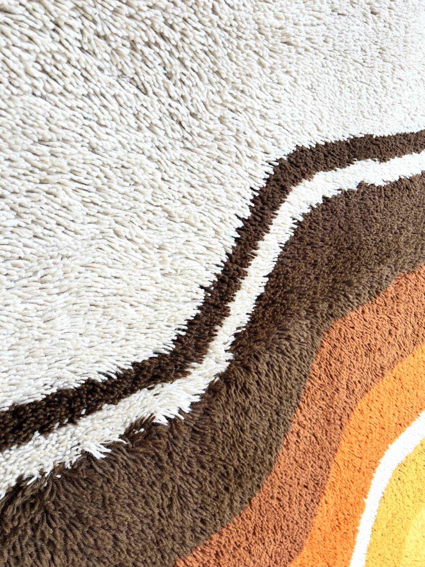 Vintage 1970s rug with wavy stripes in ochre shades — 200 × 300cm