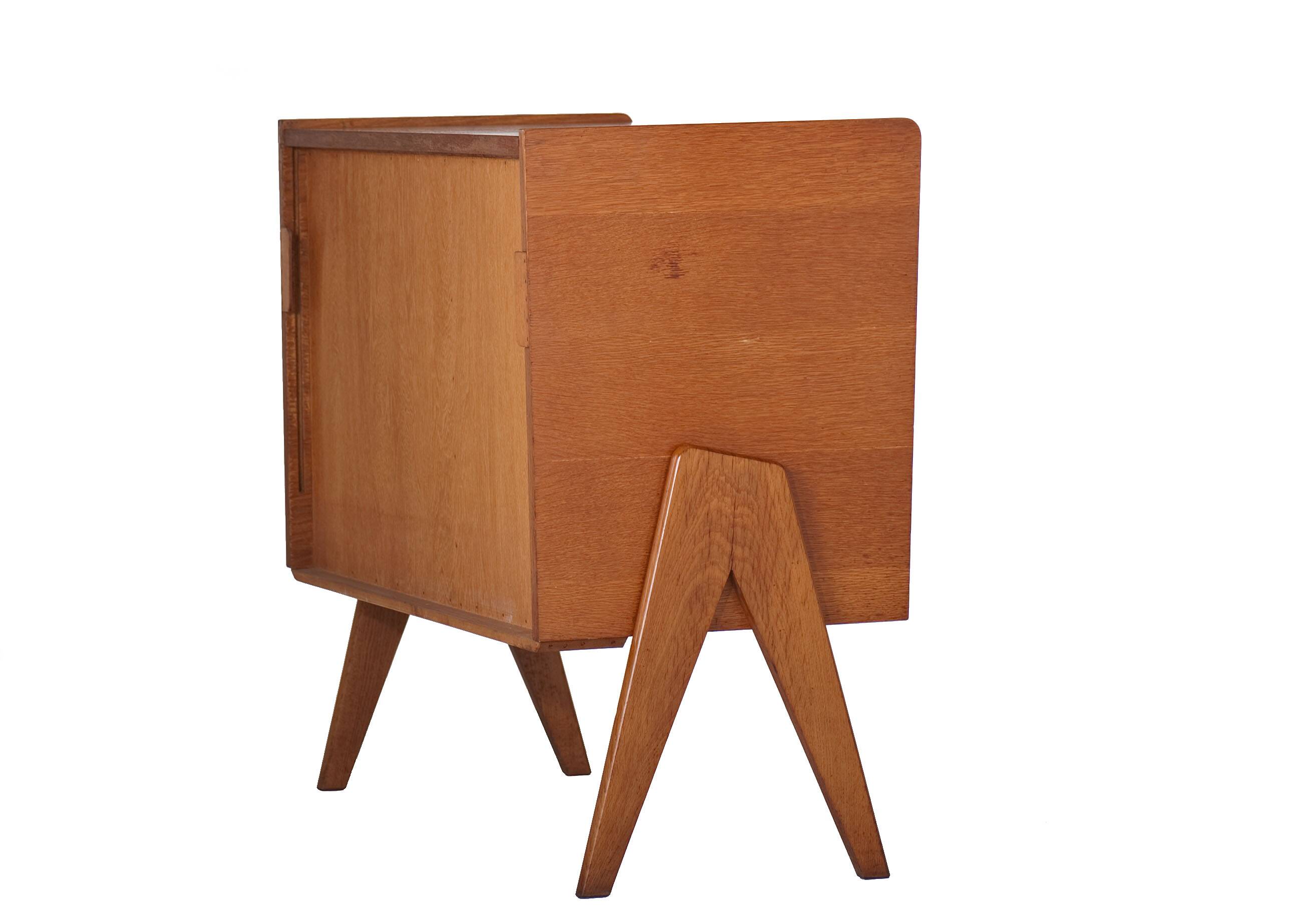 Sewing machine furniture with compass feet from the 50s/60s