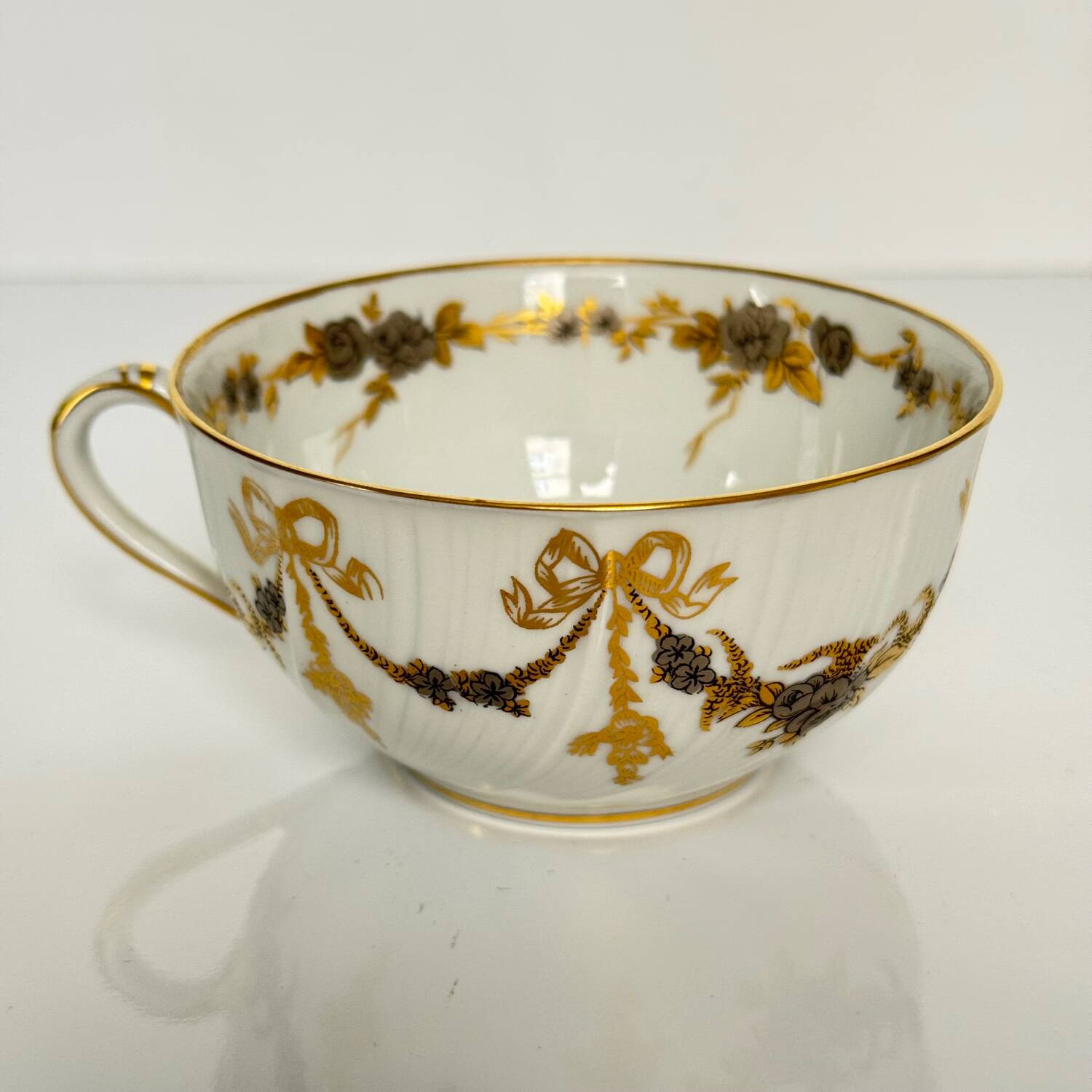 6 Bernardaud teacups and saucers | ribbons/bows and garlands