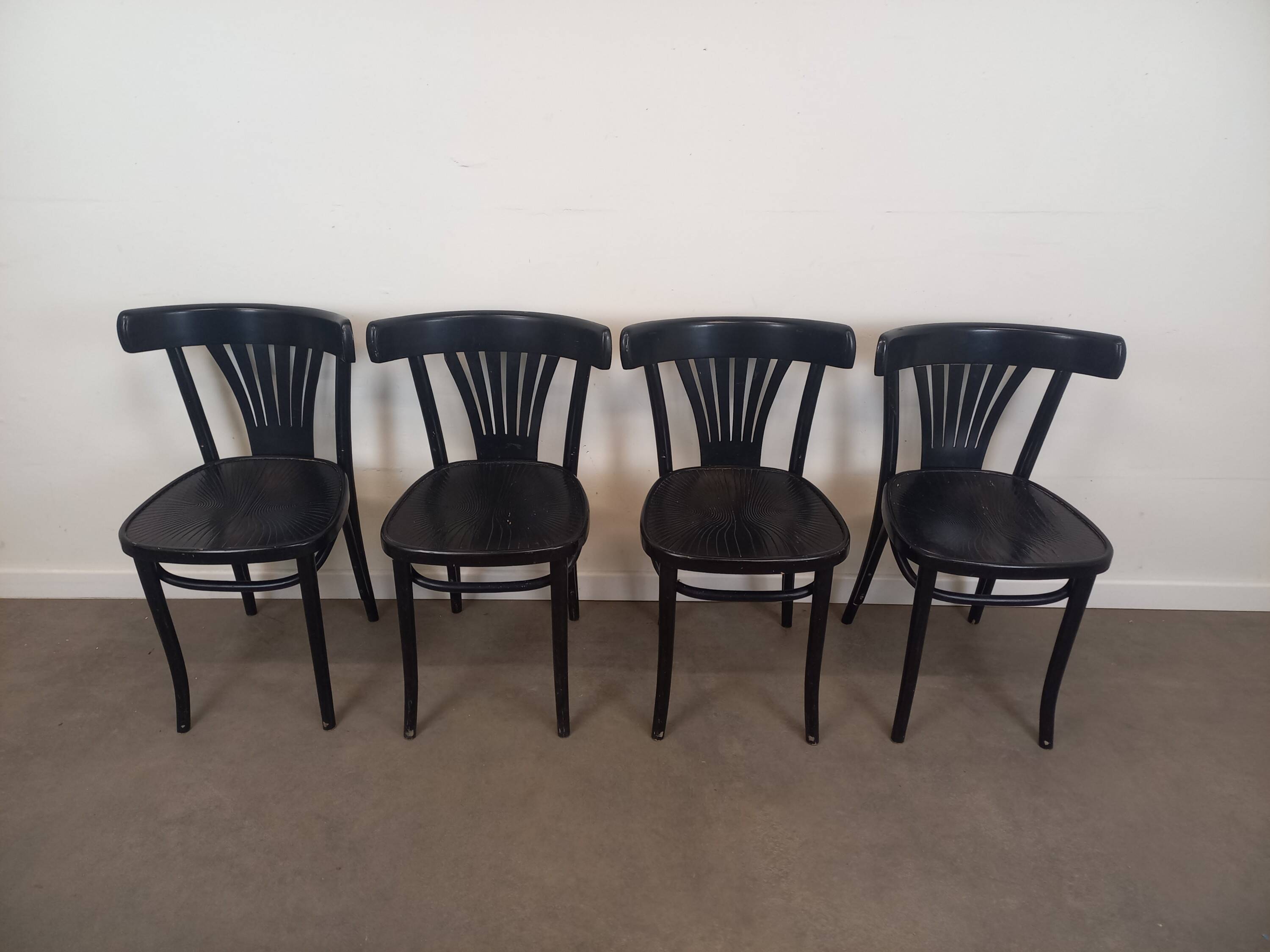 4 chaises bistrot noires