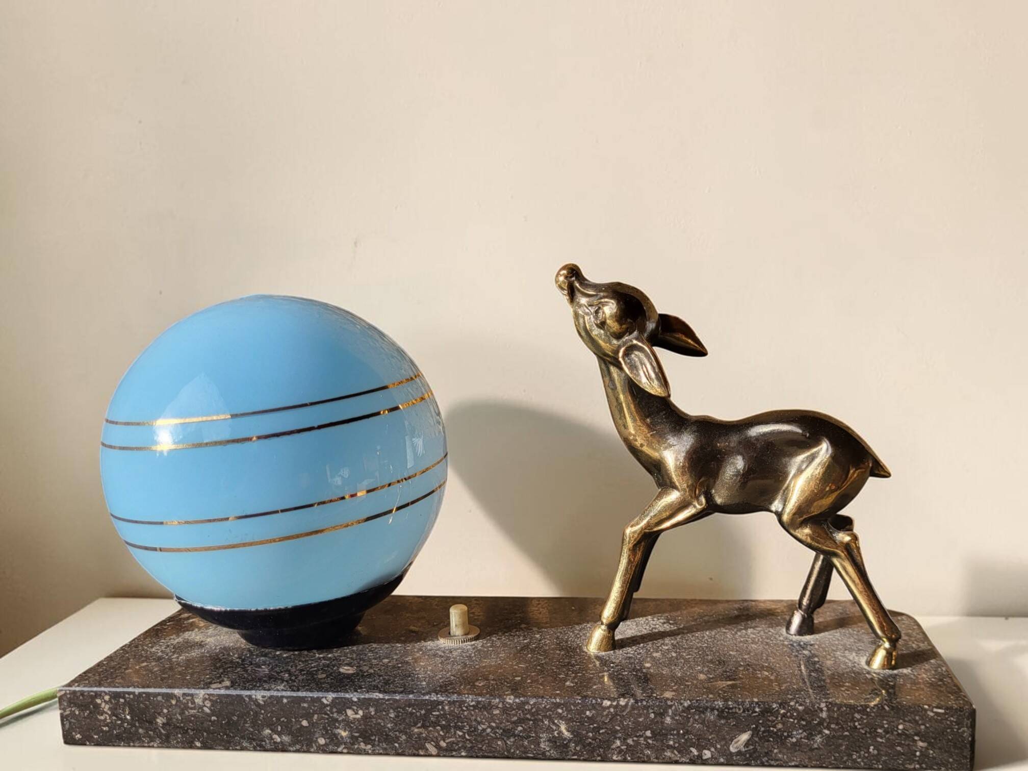 Lampe veilleuse Art Déco au faon, 1930