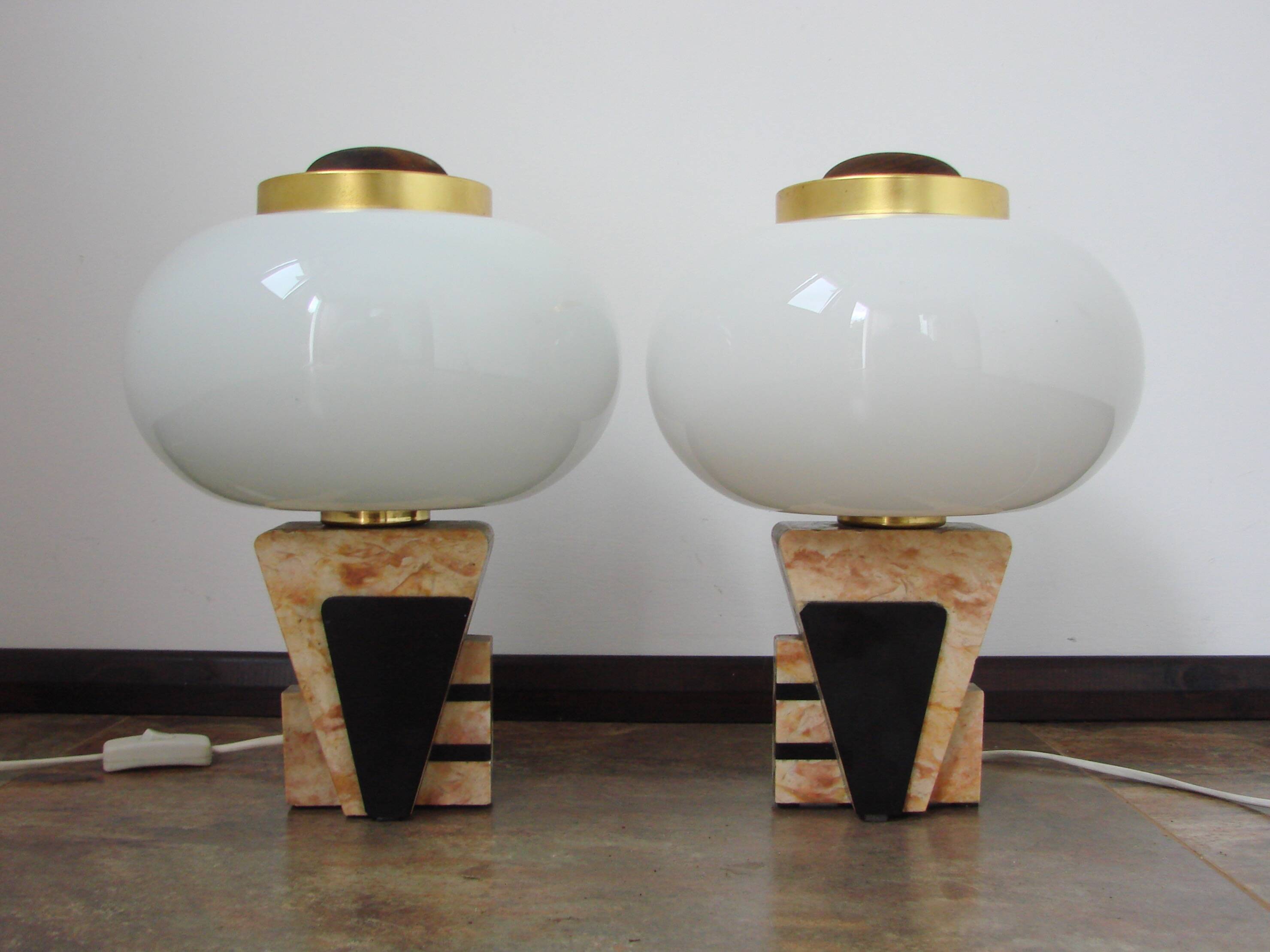Une paire de lampes de table de style Art Déco, années 1950.
