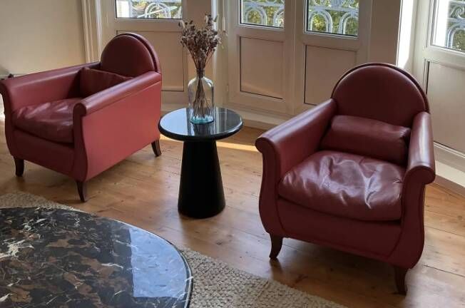 Pair of Lyra armchairs – Renzo Frau for Poltrona Frau – burgundy leather