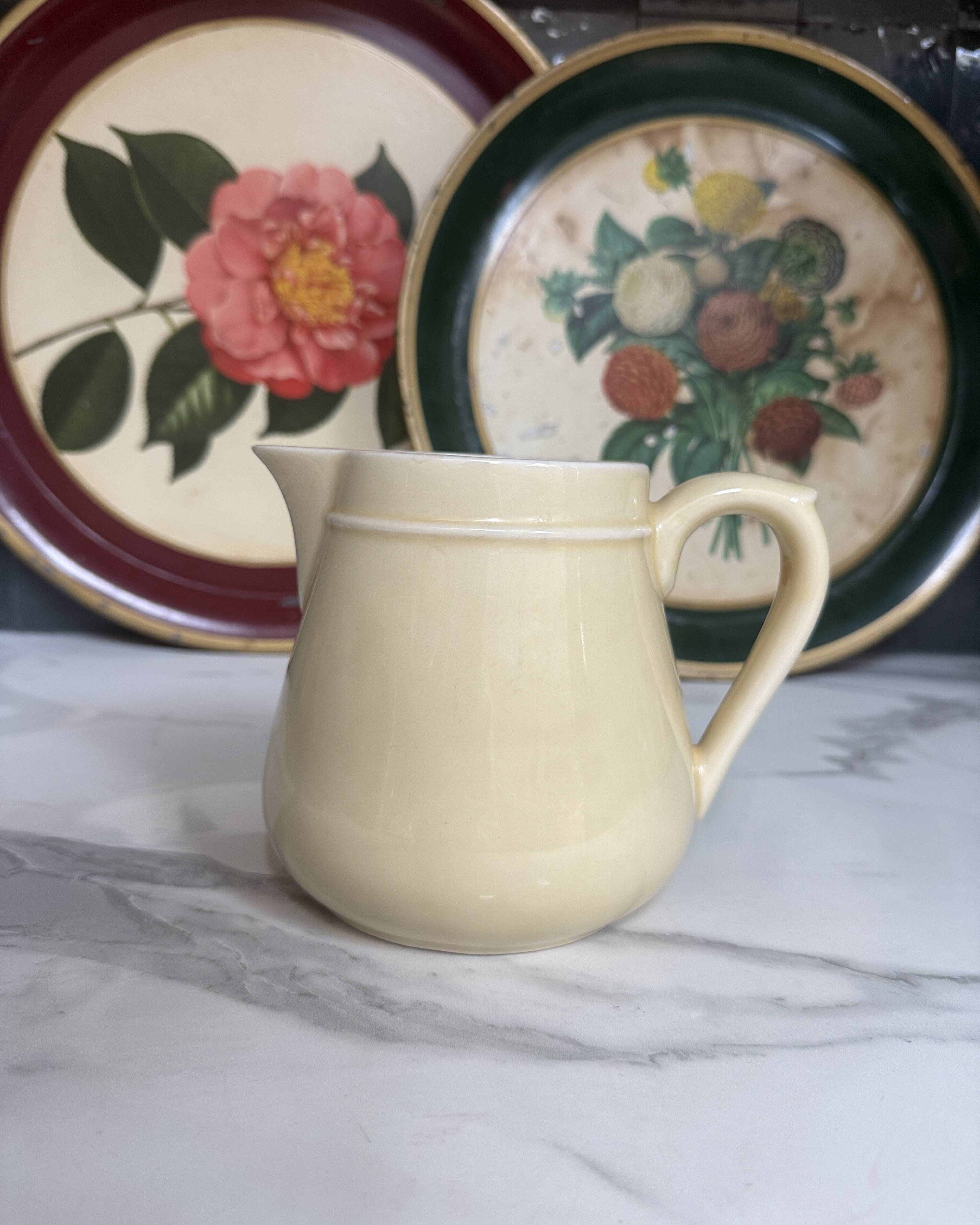 Pichet vintage jaune beurre