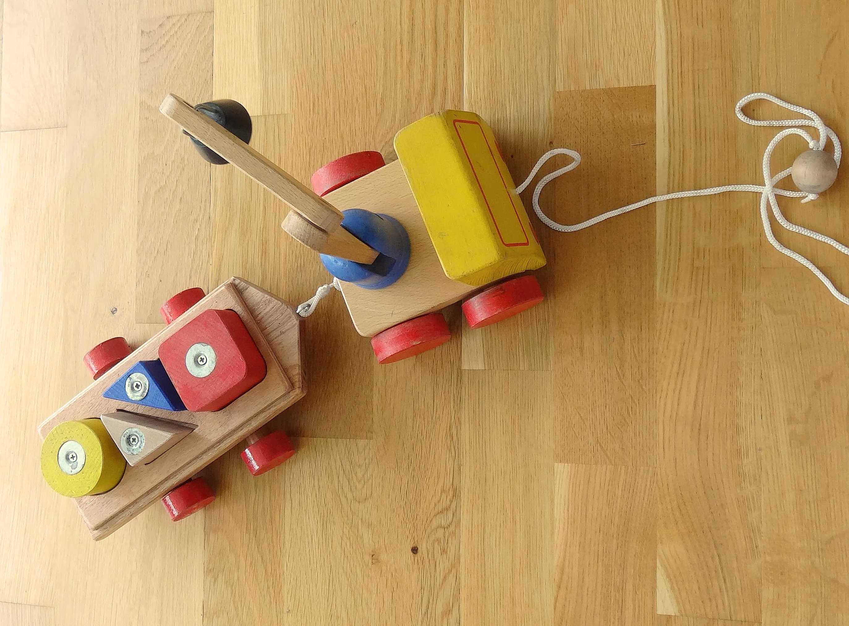 Tow truck with wooden steerable crane - 1980s