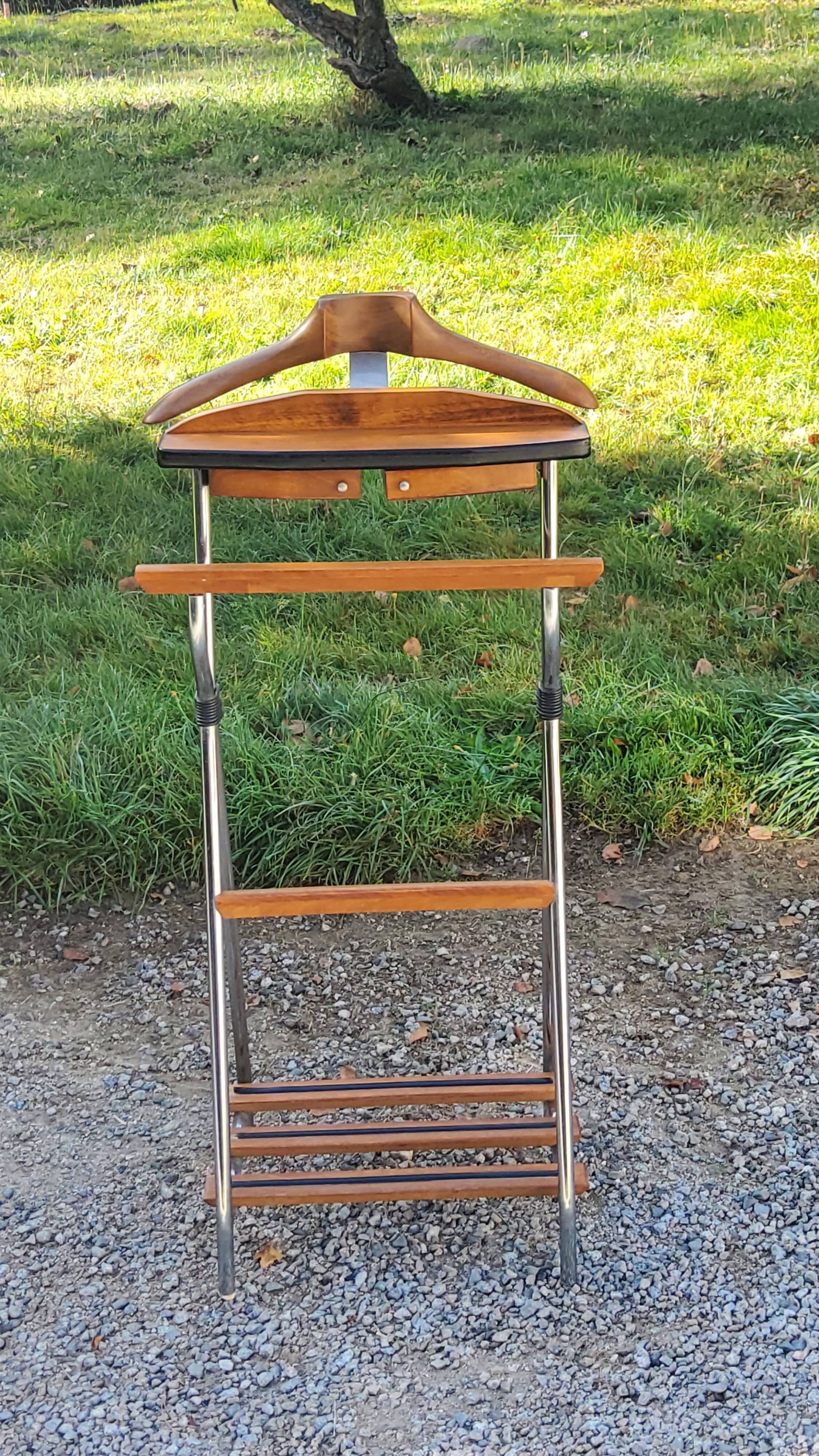Vintage valet in wood, chrome metal and vinyl from the 60s