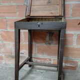 Ancien pupitre d'écolier en bois noirci