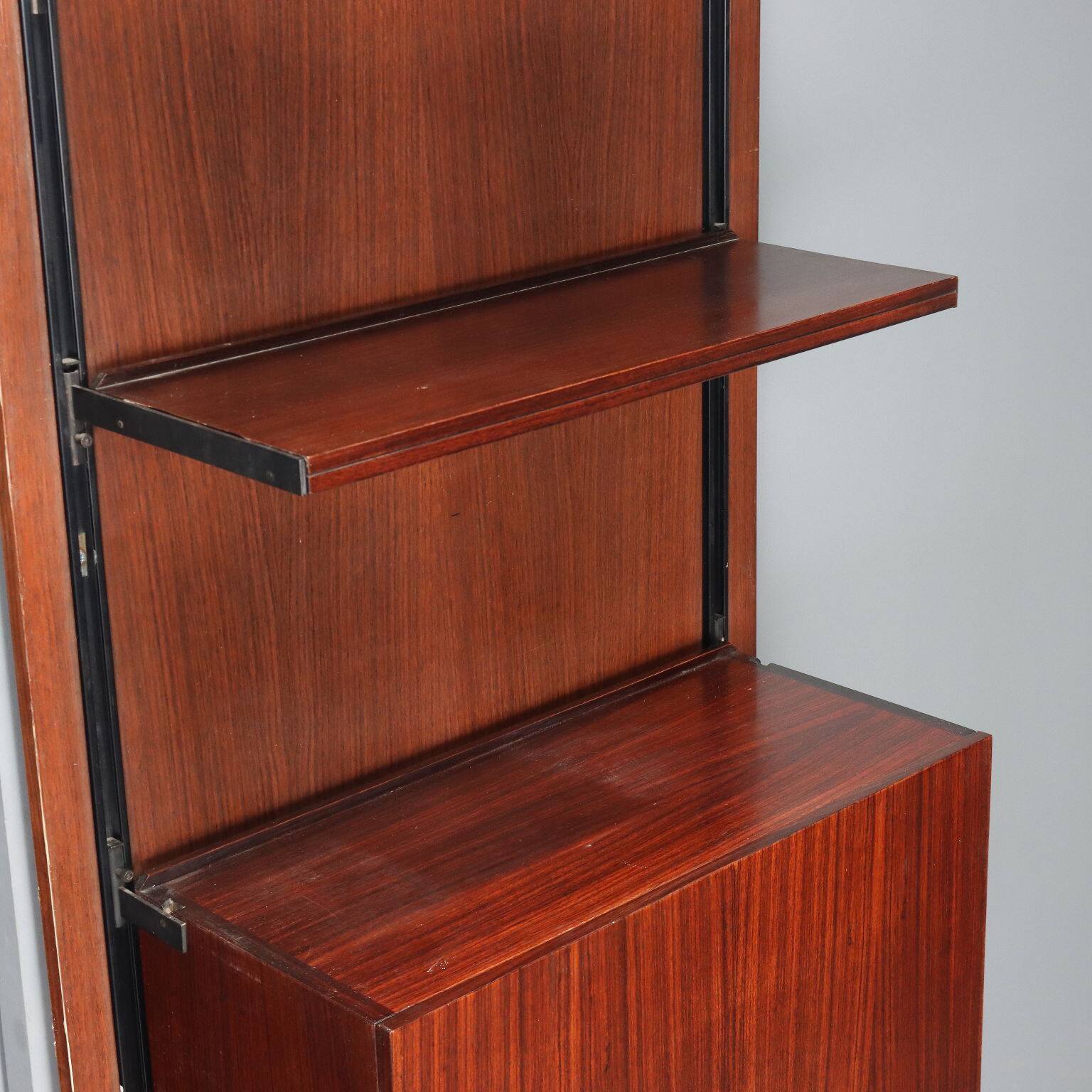 Bookcase 'E22' by Osvaldo Borsani for Tecno - 1960s
