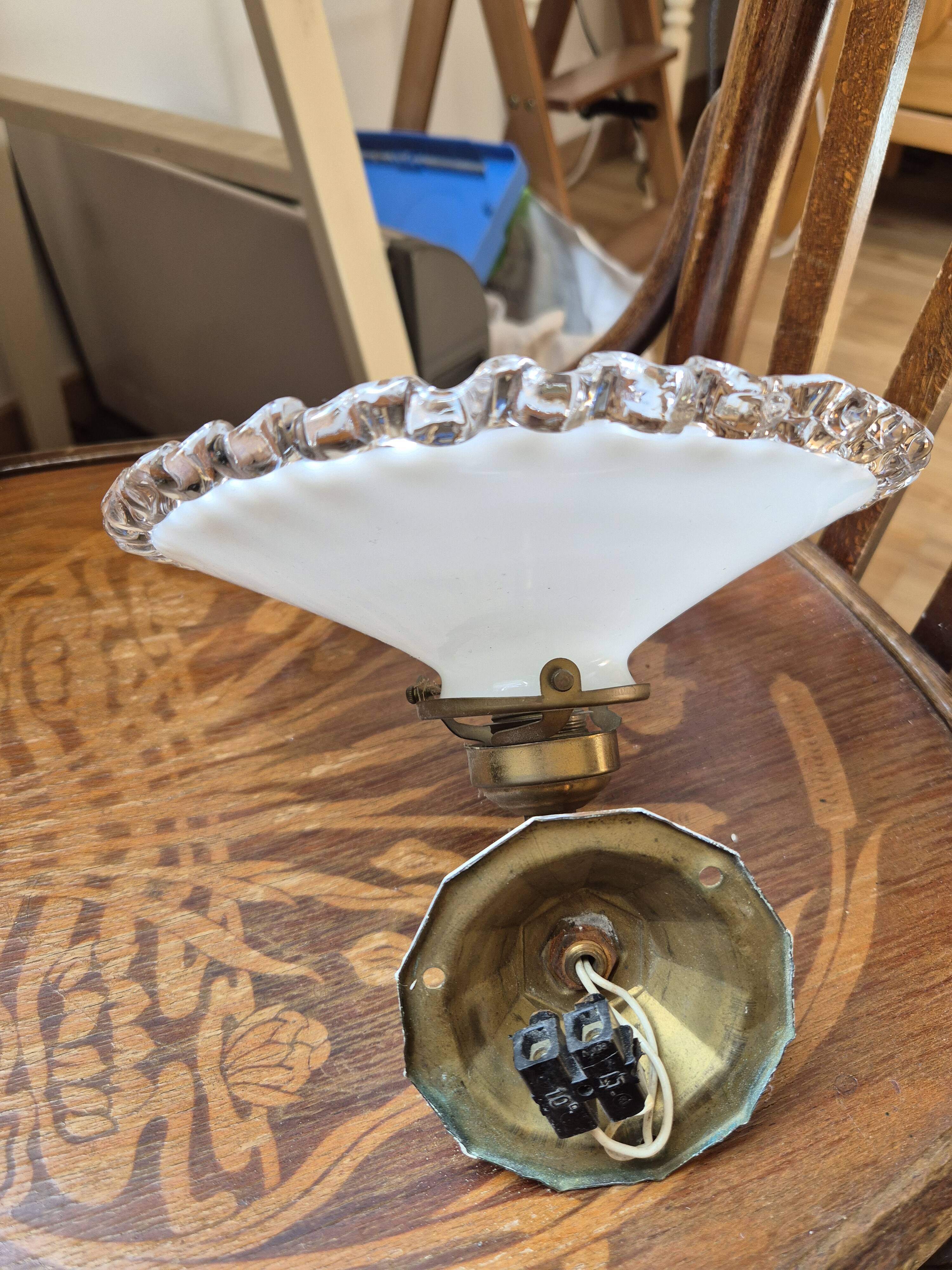Antique wall light in lace opaline and brass.