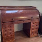 Beautiful vintage 20th-century American cylinder desk and its chair.