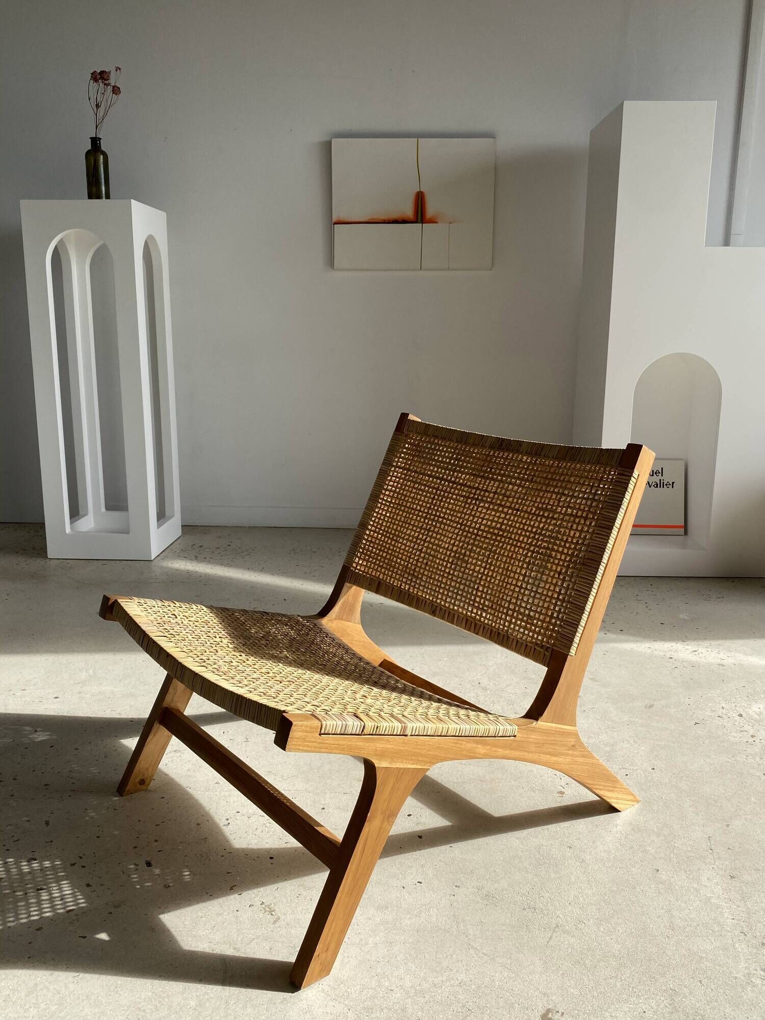 Reclining armchair in natural wood and woven rattan