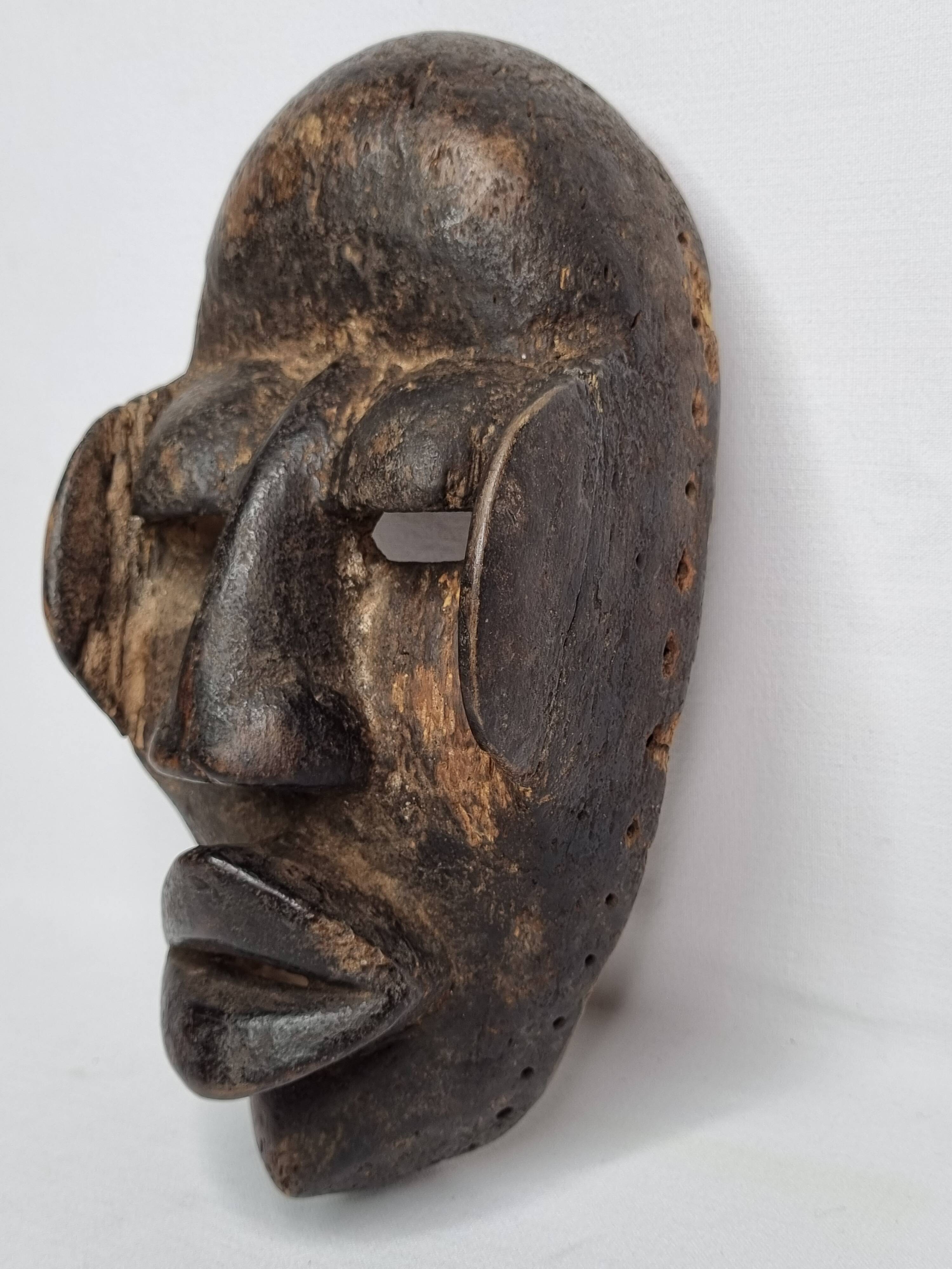Dan Mask - Ivory Coast - Mid-20th century - Carved wood, 24 cm
