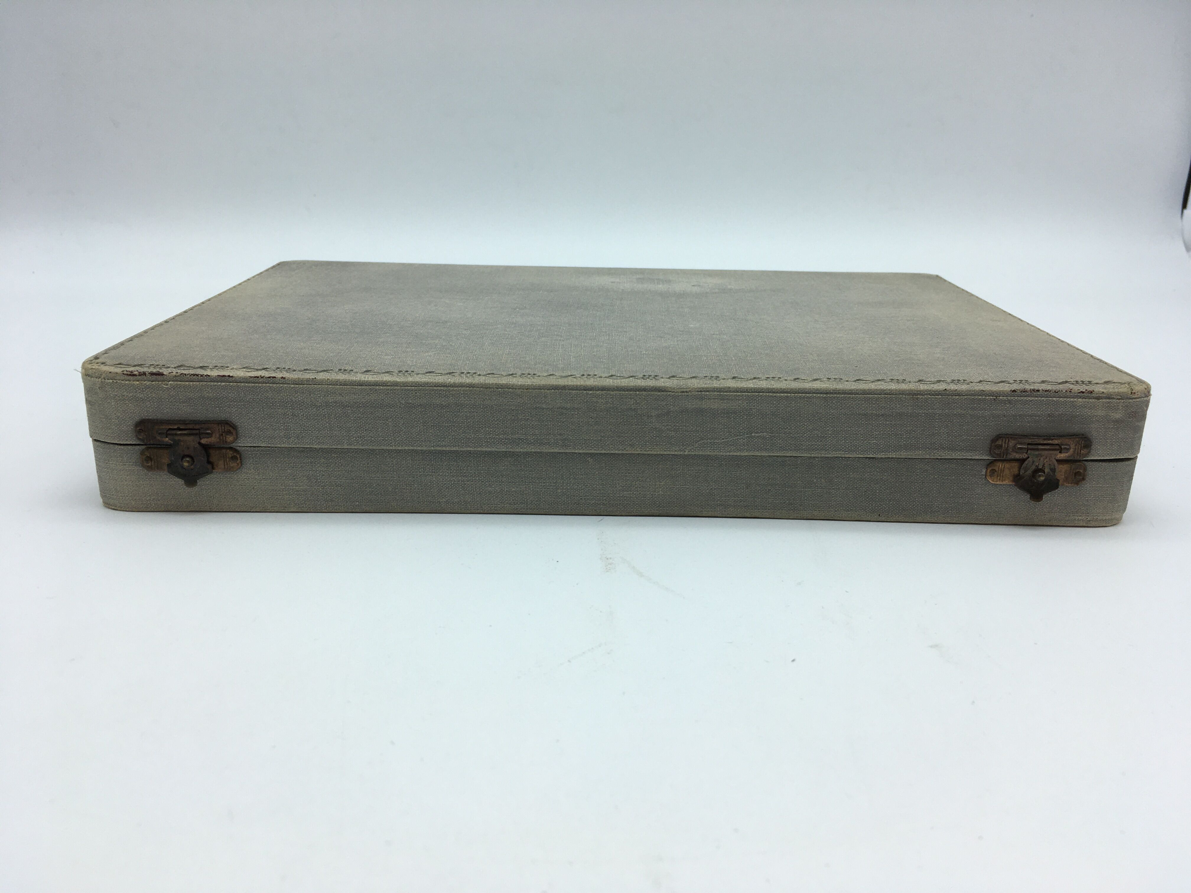 Box of filled silver salad cutlery