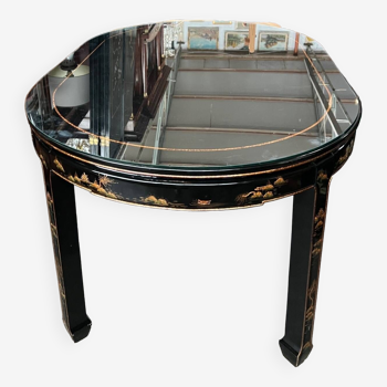 Table de style chinoiserie.
