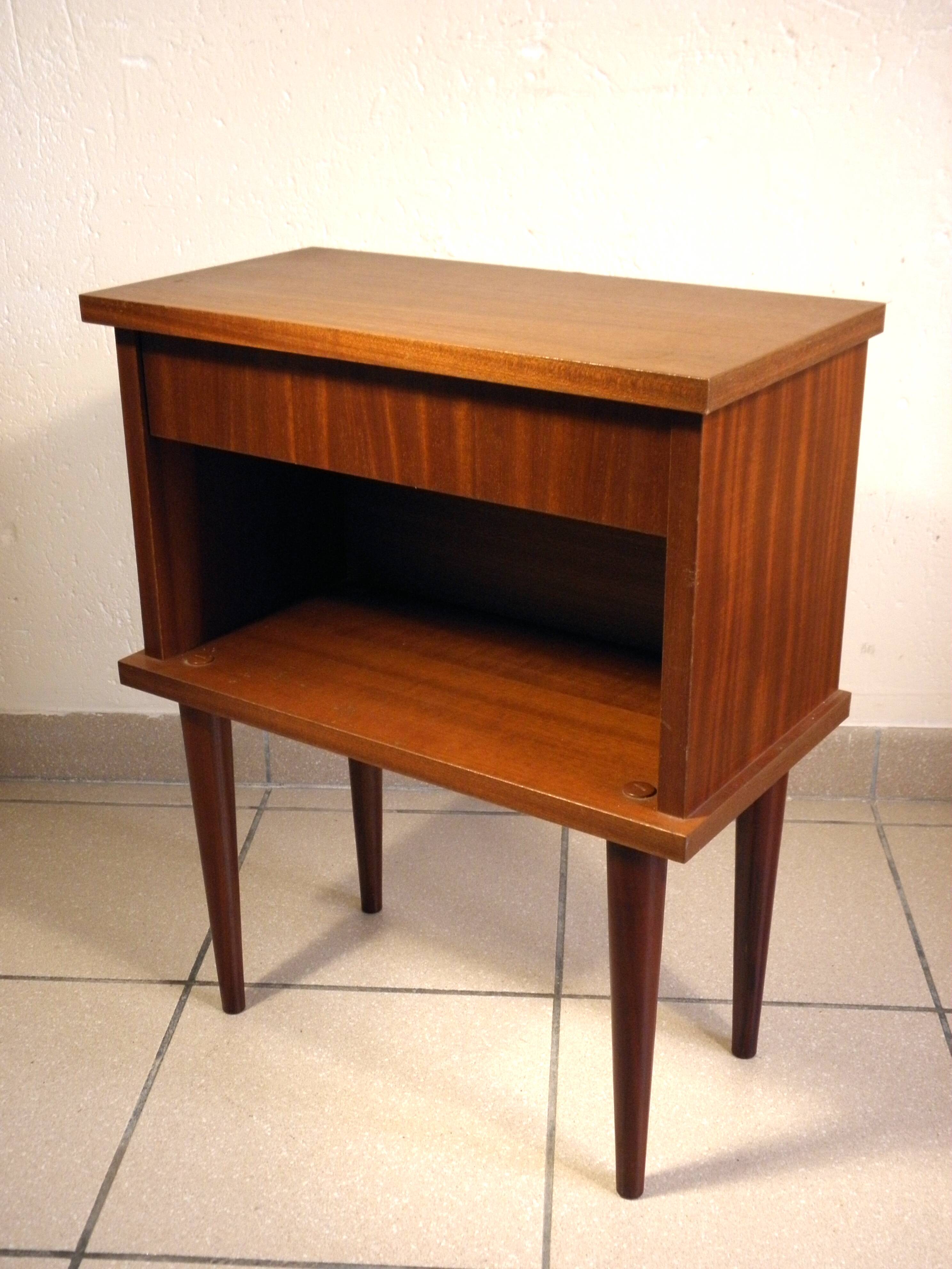 Deux tables de chevet années 60-70