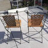 Paire de chaises pliables en fer forgé et rotin.