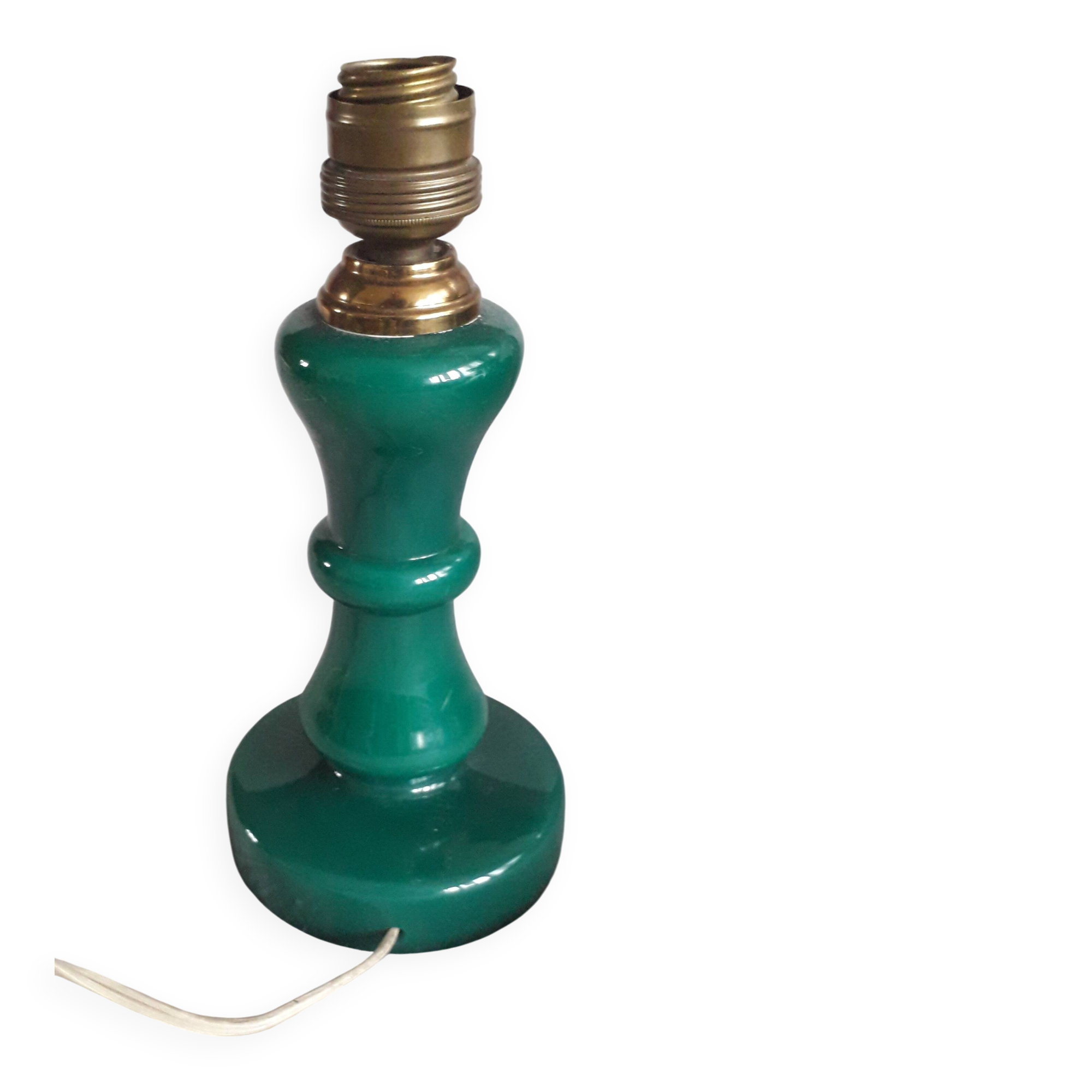 Pied de lampe en verre de couleur vert