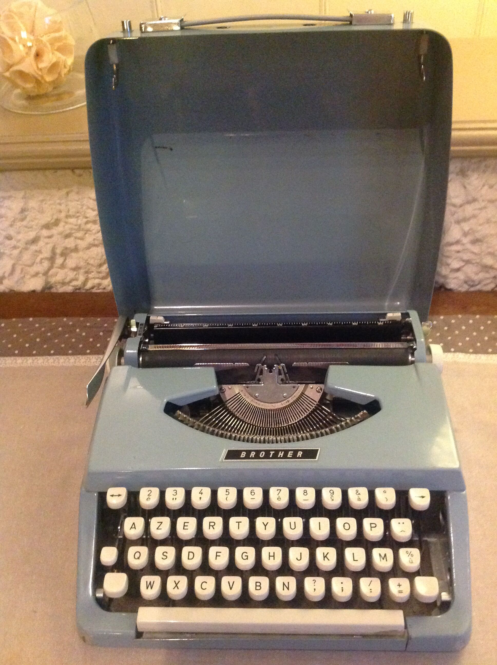 Machine write pastel blue Brother vintage 60s