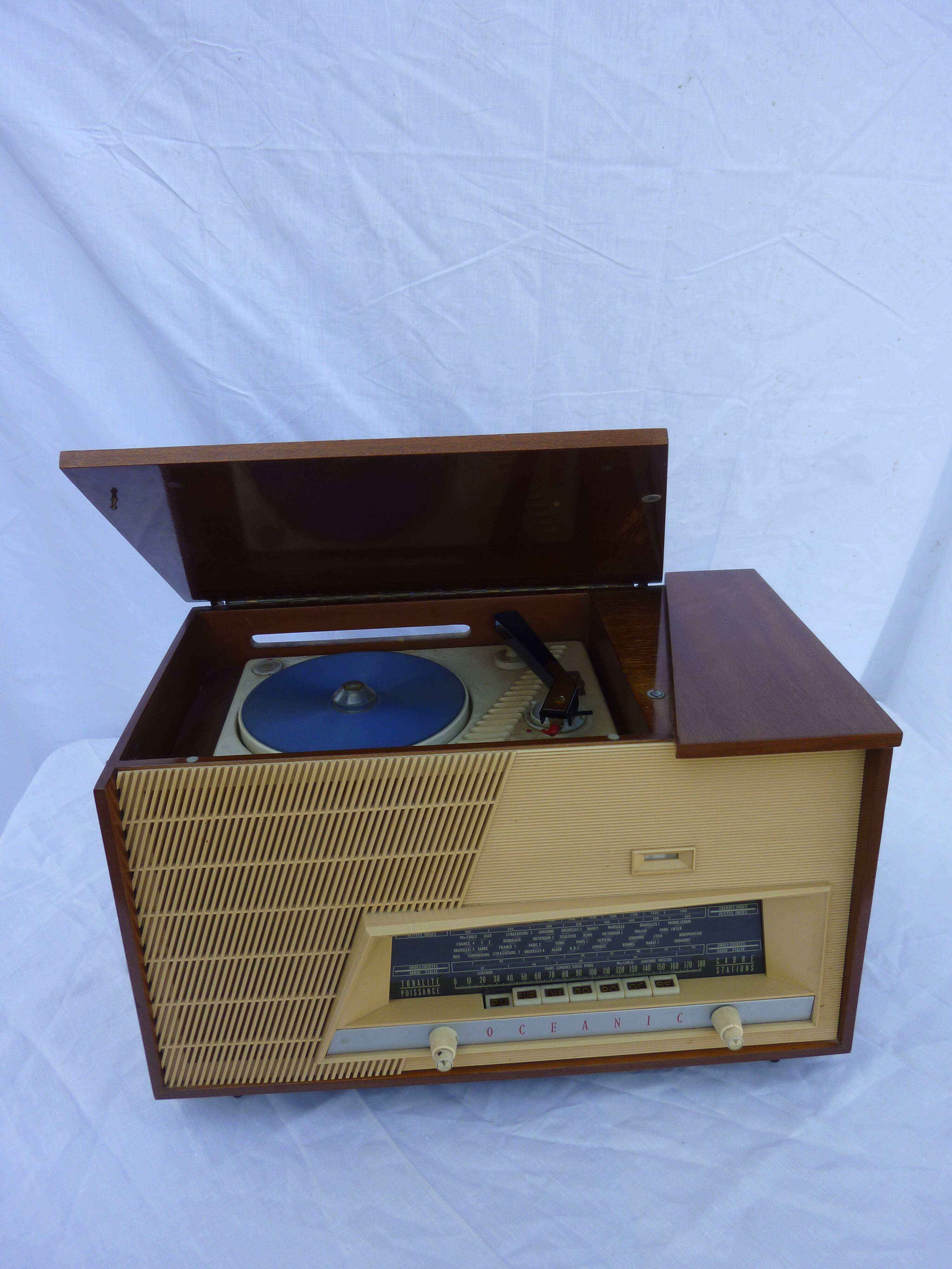 OCEANIC vinyl station