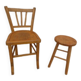 Chaise et son tabouret en bois massif  dans sa patine