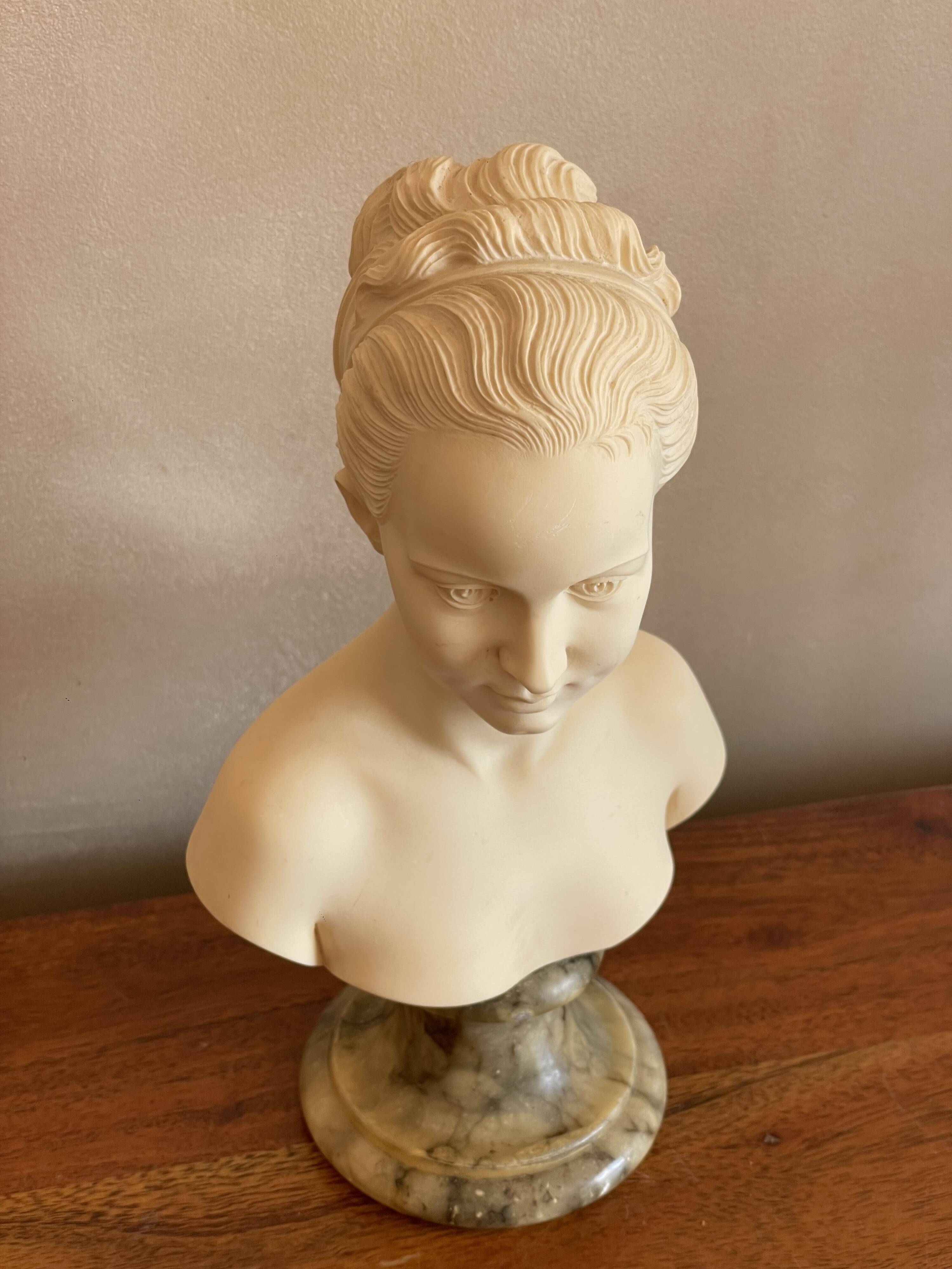 Buste femme en albâtre