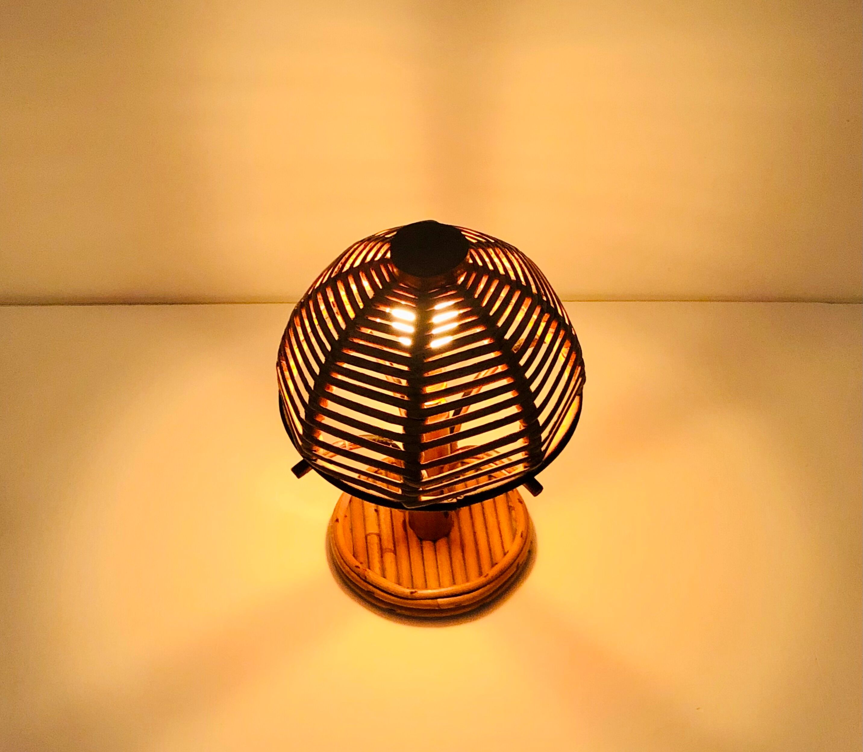 Lampe à poser en rotin, Italie années 60