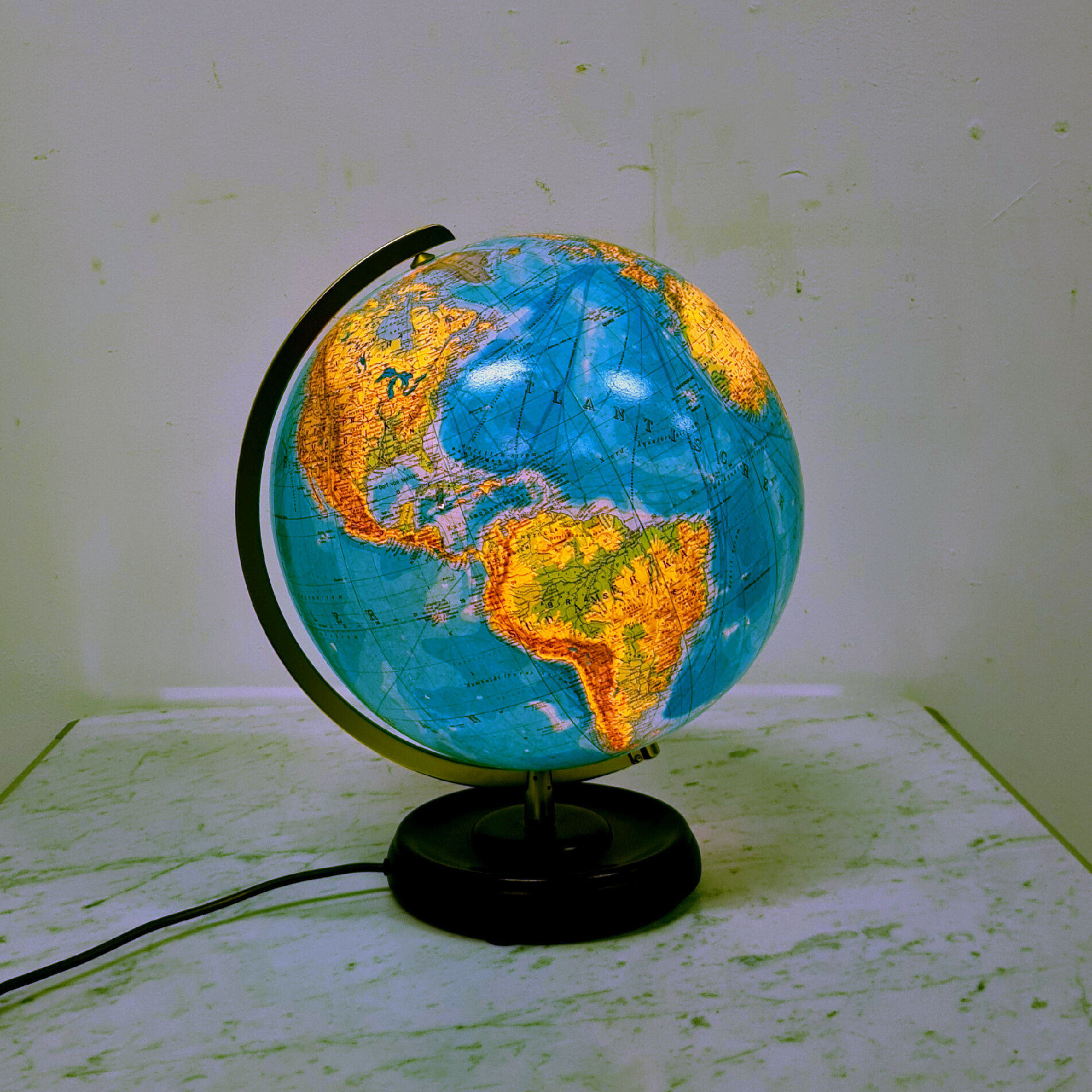 Globe de terre en verre illuminé vintage, allemagne des années 1970