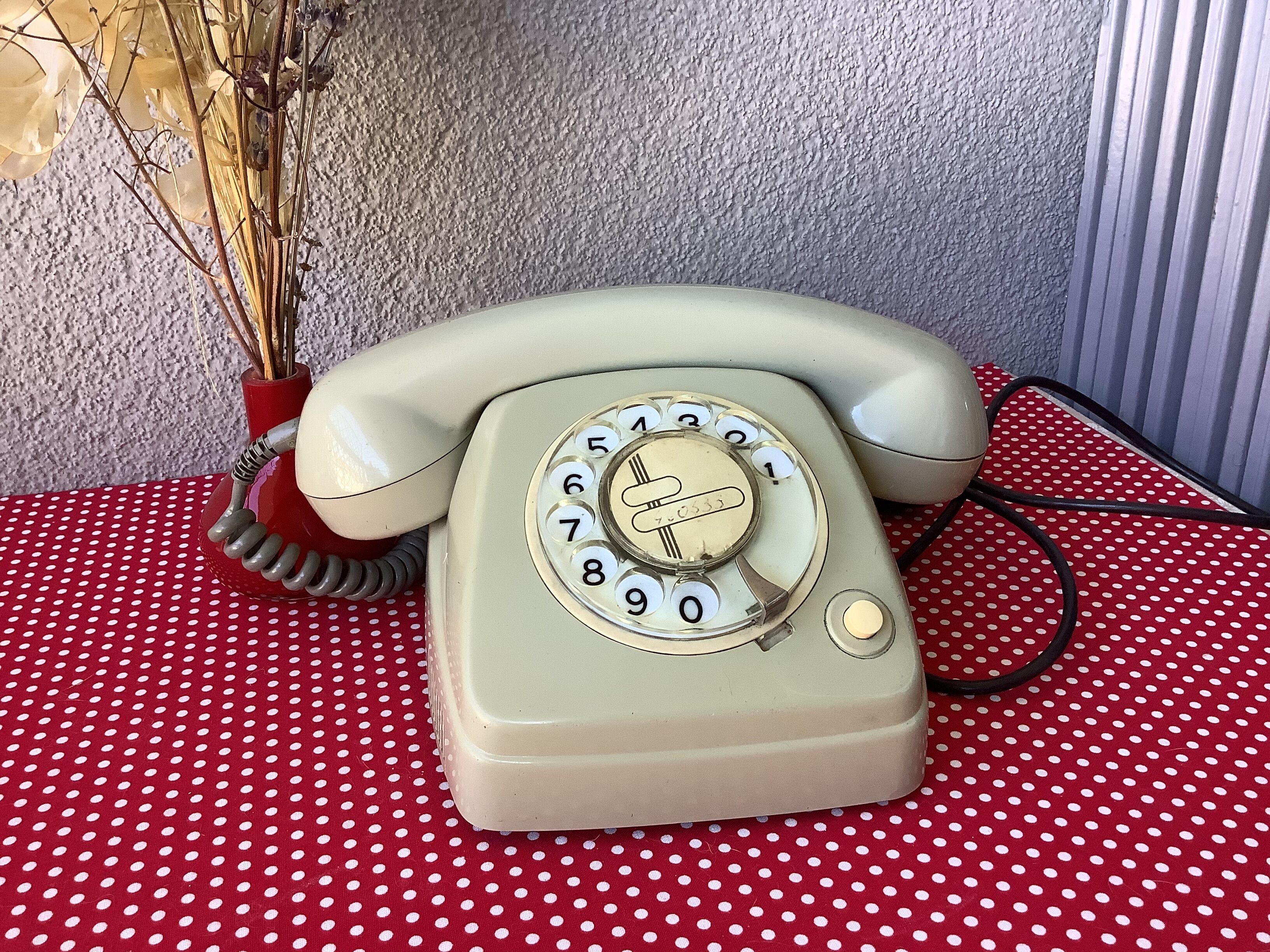 Vintage bakelite phone 50/60