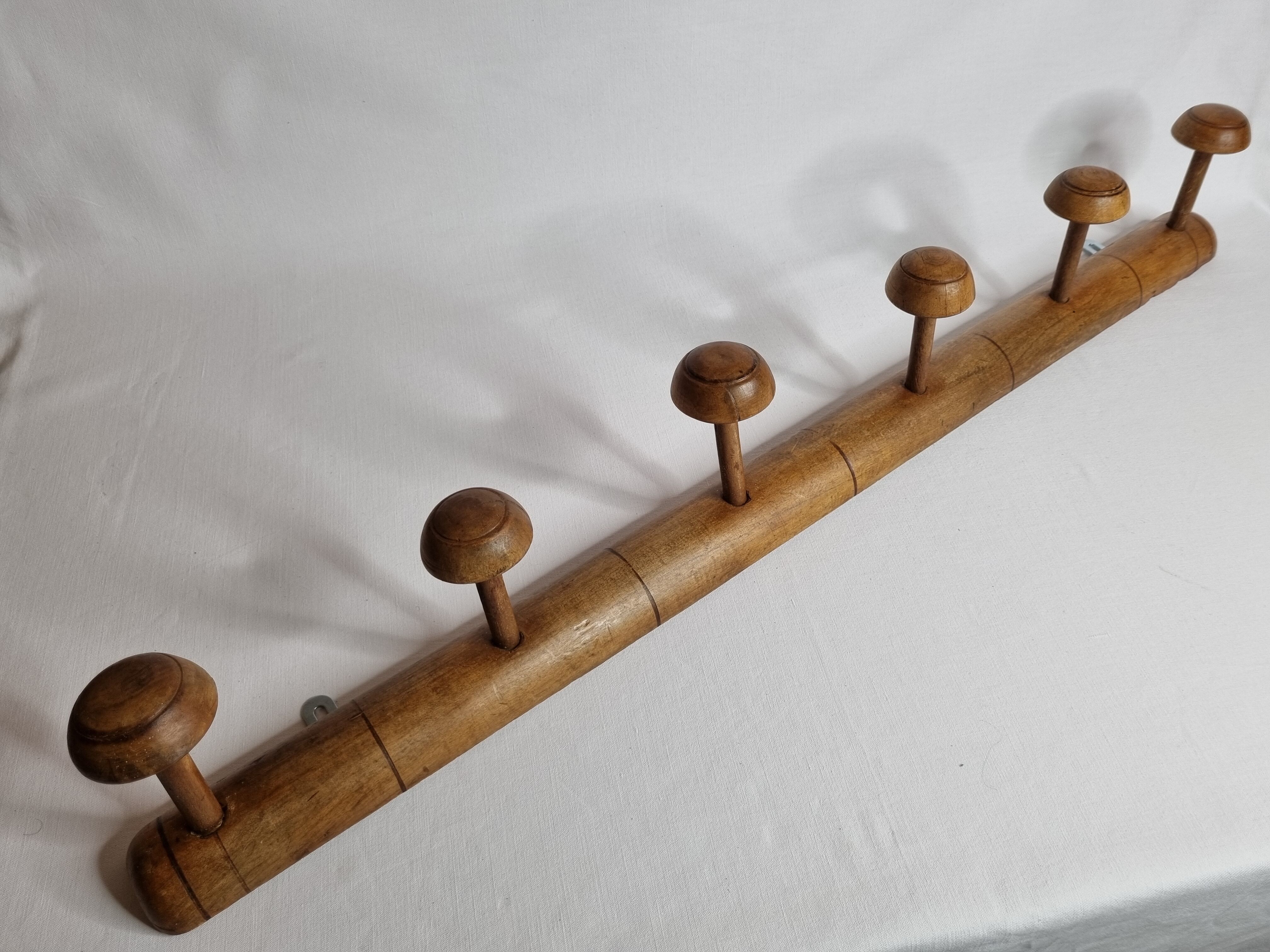 Portemanteau mural 1900 en bois tourné à l'imitation du bambou, 6 patères, 86 cm