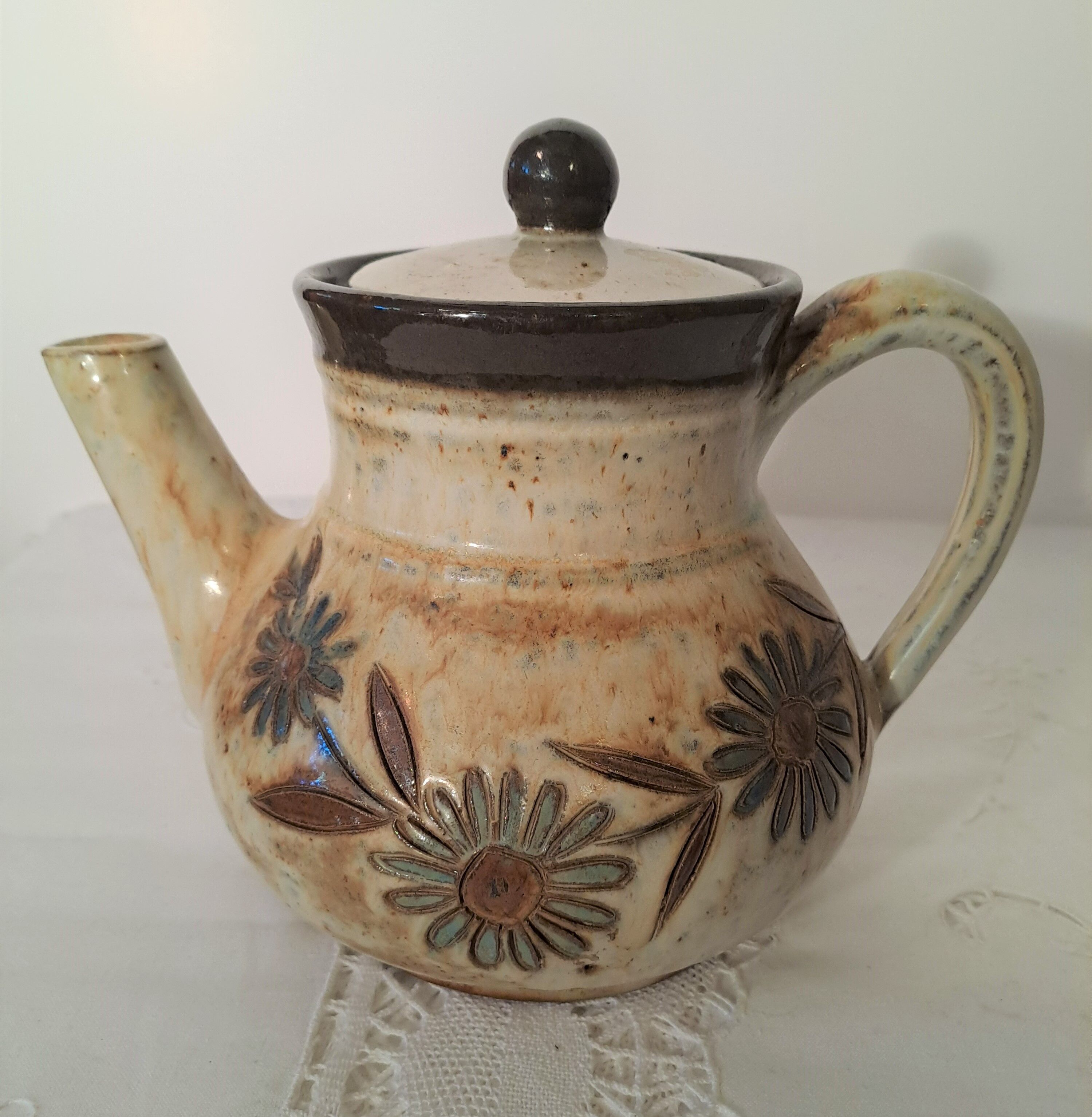Teapot in Bouffioulx stoneware