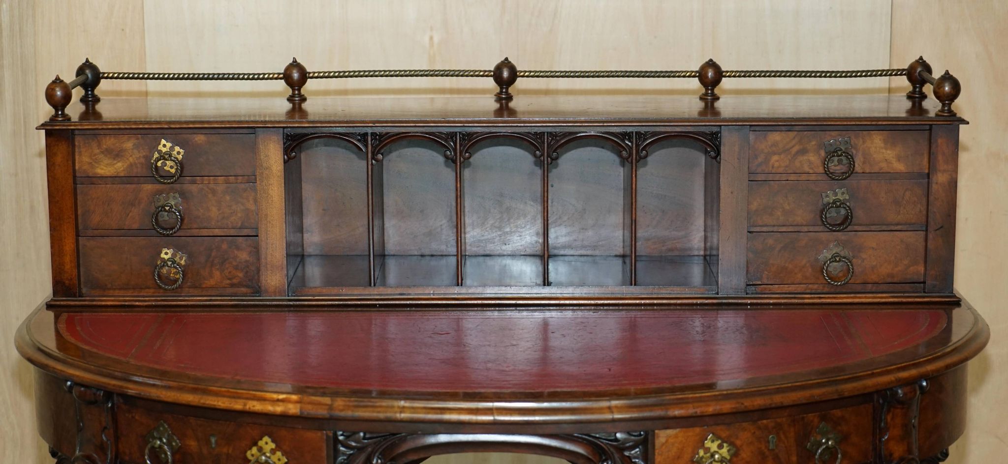 Bureau Demi-Lune en Cuir de Patrick Beakey Dublin circa 1850