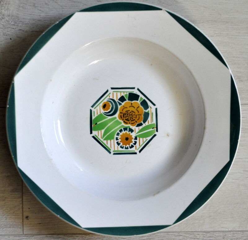 Old plates decor "art nouveau"