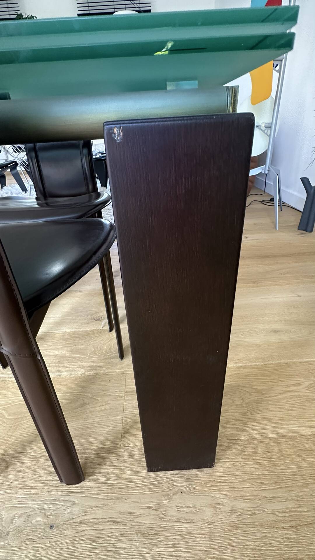 Table de repas extensible modèle Stilt par Decoma Design pour Desalto,